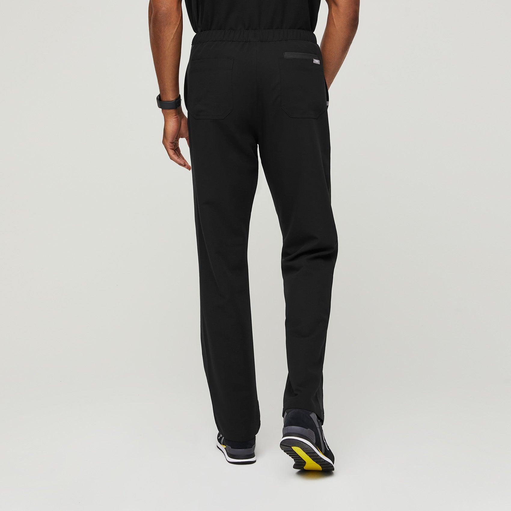 https://cdn.shopify.com/s/files/1/0139/8942/products/Mens-RMX-Pisco-Panel-Scrub-Pants-Black-4.jpg?v=1631924195
