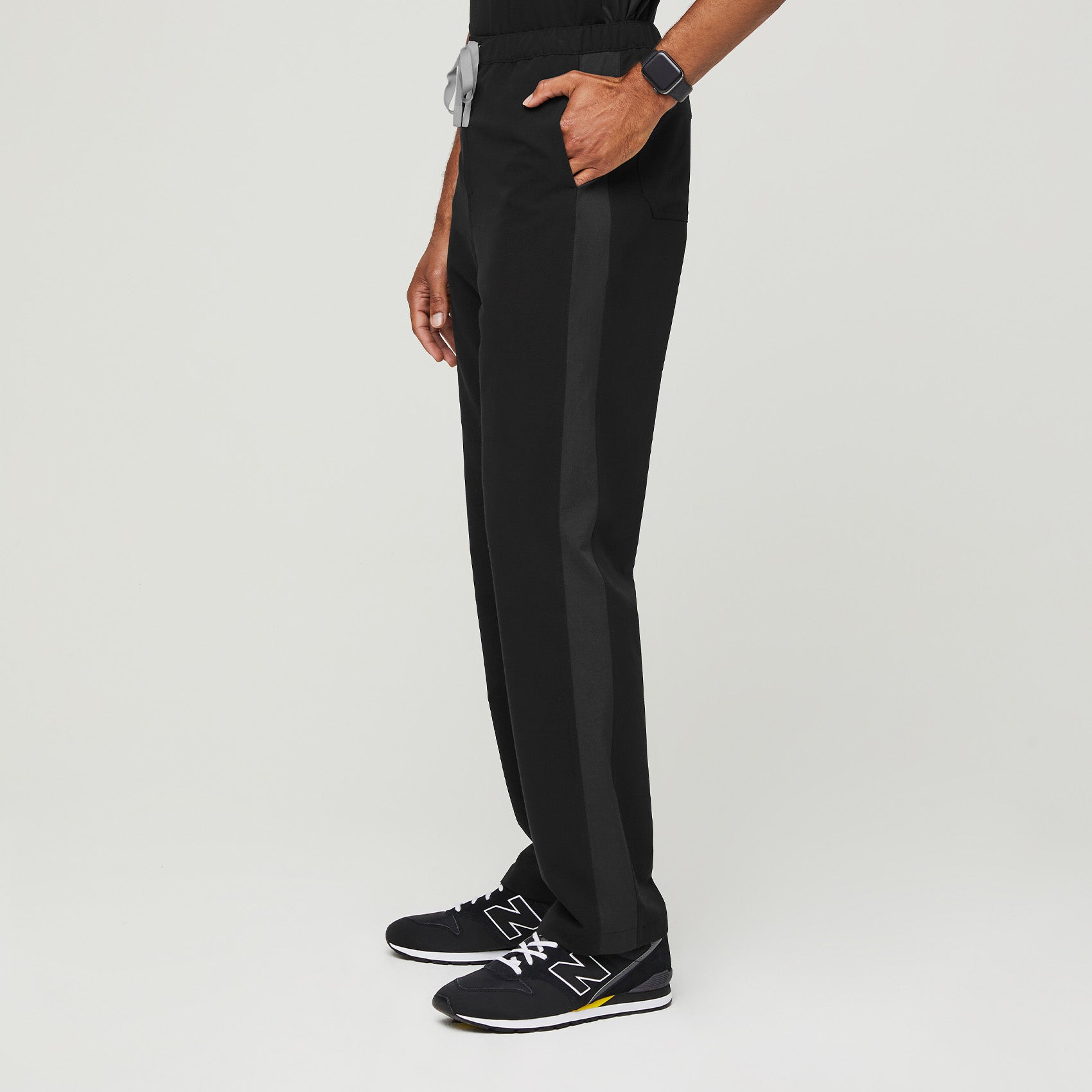 https://cdn.shopify.com/s/files/1/0139/8942/products/Mens-RMX-Pisco-Panel-Scrub-Pants-Black-5.jpg?v=1680658693