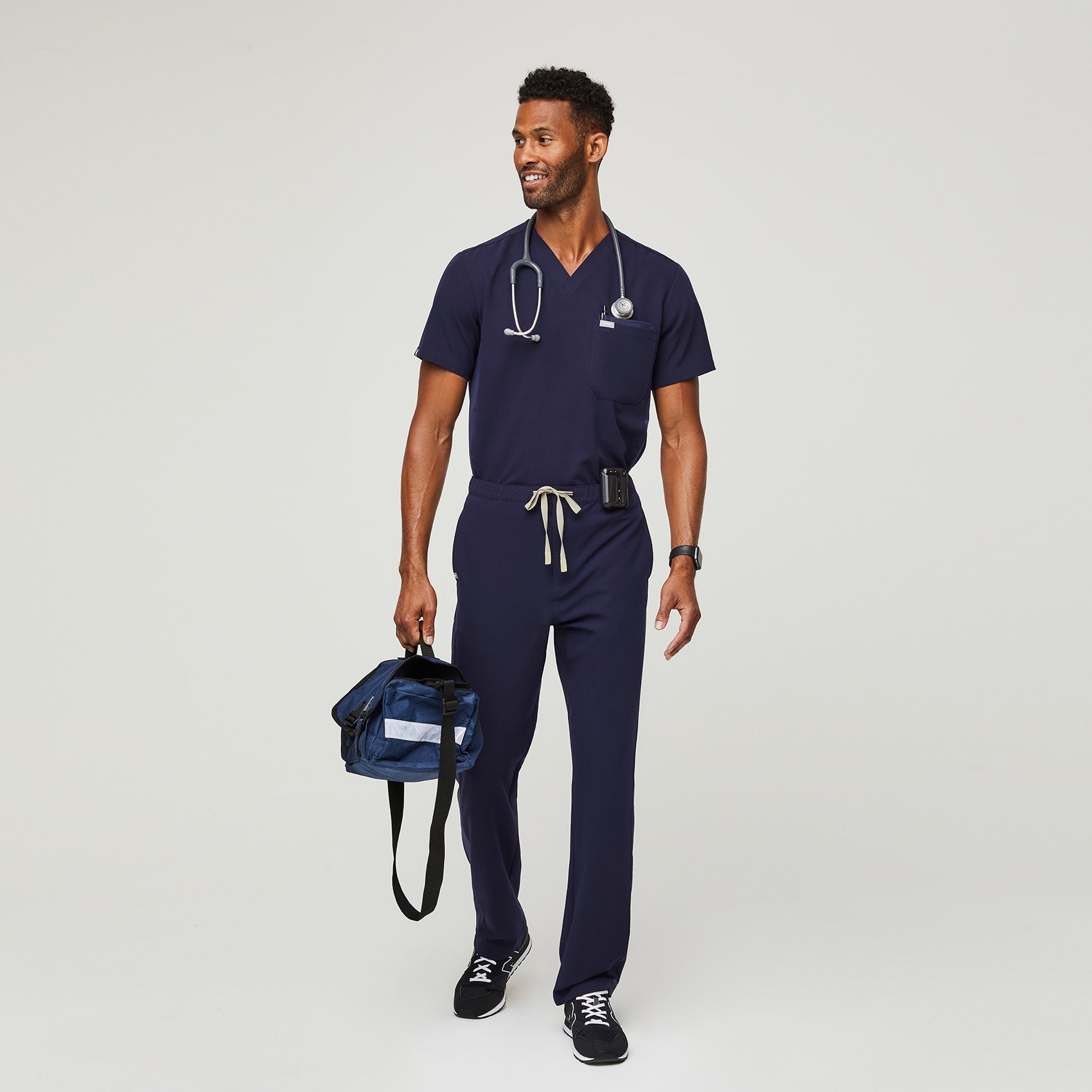 https://cdn.shopify.com/s/files/1/0139/8942/products/Mens-RMX-Pisco-Panel-Scrub-Pants-Navy-2.jpg?v=1631924285