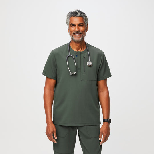 Men’s Classic Rochester Henley Scrub Top · FIGS