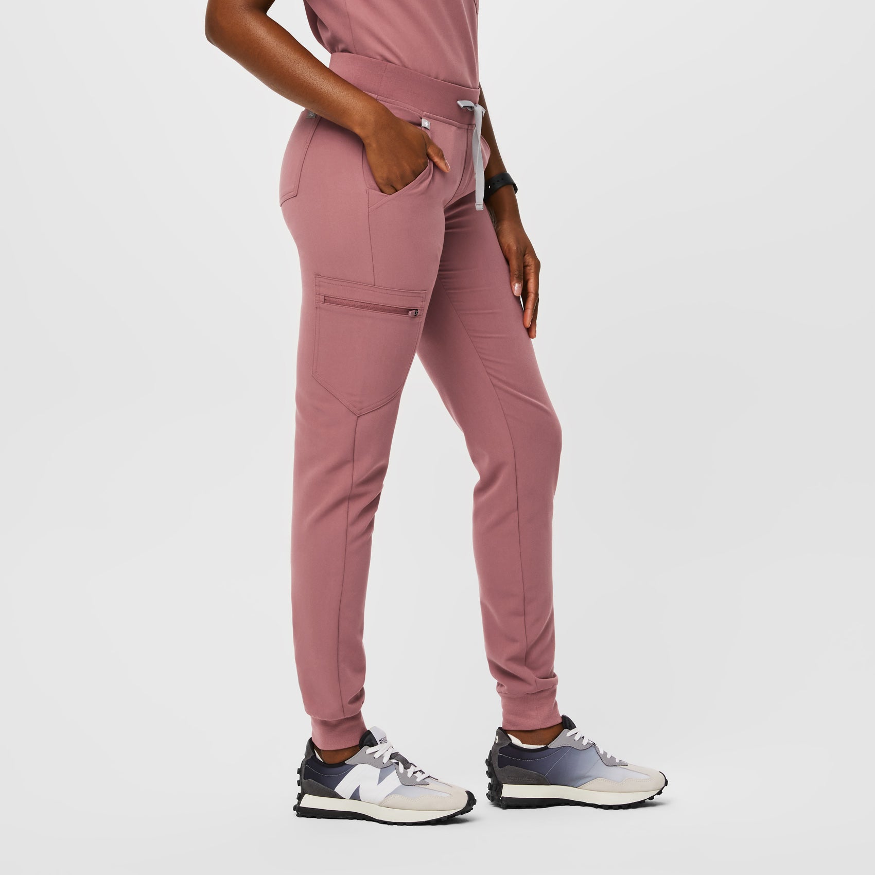 https://cdn.shopify.com/s/files/1/0139/8942/products/Q1_2022_11_AUG-22-MAUVE_ZAMORA_W_MAME_08670_49ce5be8-2d74-485c-86e3-7251bd67af0c.jpg?v=1674748738