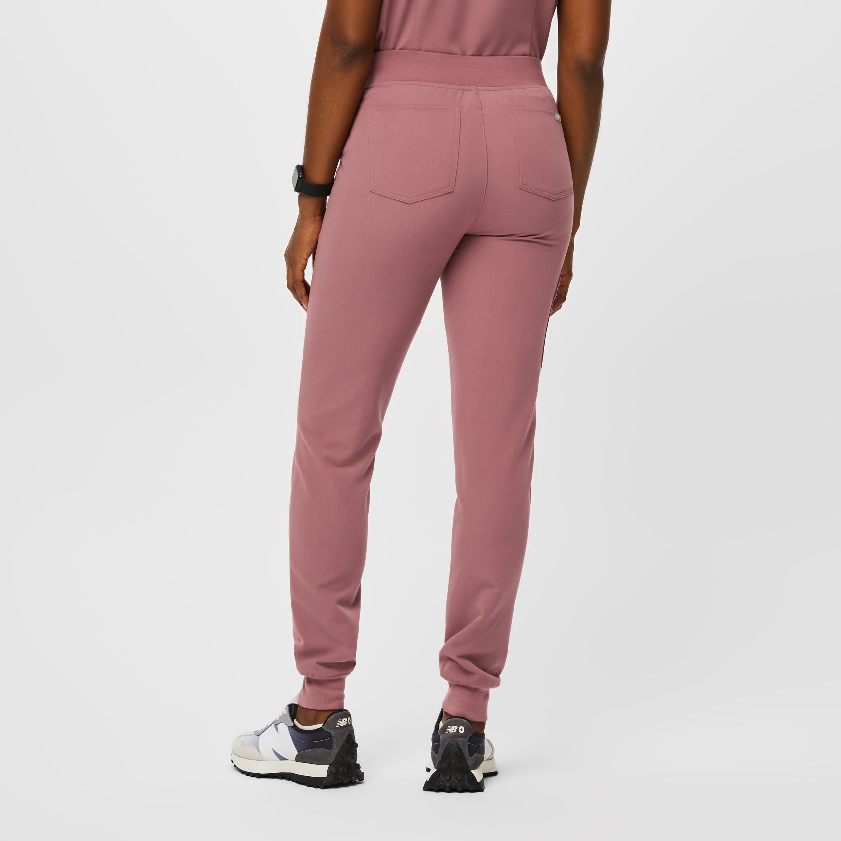 https://cdn.shopify.com/s/files/1/0139/8942/products/Q1_2022_11_AUG-22-MAUVE_ZAMORA_W_MAME_08685_61e5b78f-7fe3-47a4-b742-d8bf4101538d.jpg?v=1674748738