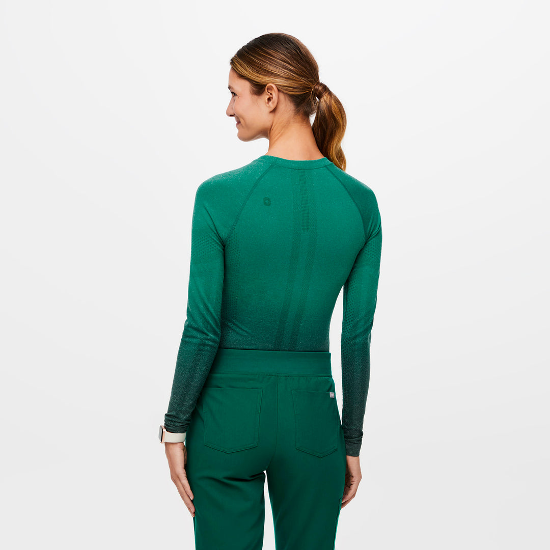Women's Salta Seamless Longsleeve Underscrub Ombre Hunter Green · FIGS
