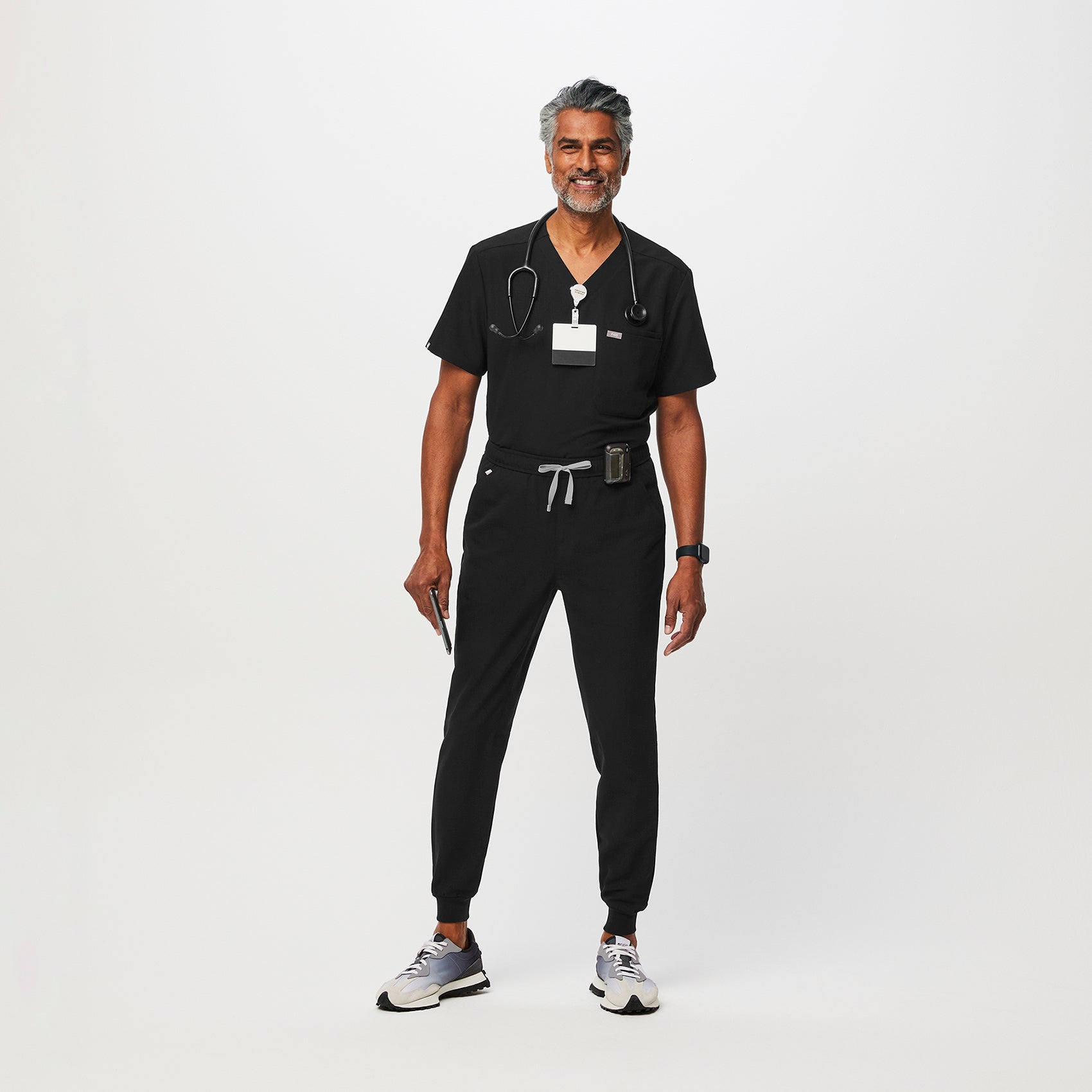 https://cdn.shopify.com/s/files/1/0139/8942/products/Q1_2022_12_BLACK_TANSENSLIM_M_MOOSE_15551_d2e804bf-ed1f-4400-9740-e1b8432a27e5.jpg?v=1673563811