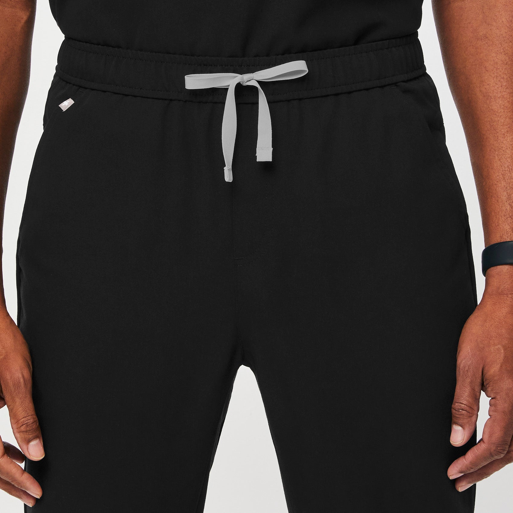 https://cdn.shopify.com/s/files/1/0139/8942/products/Q1_2022_12_BLACK_TANSENSLIM_M_MOOSE_15571_f30c9c69-3f21-4d9a-90ca-79d19b53b150.jpg?v=1673563811