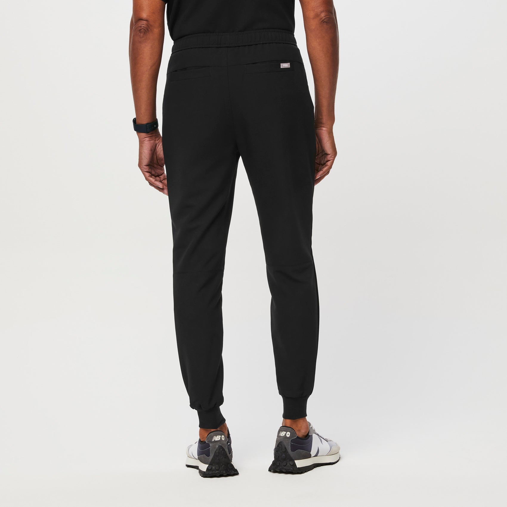 https://cdn.shopify.com/s/files/1/0139/8942/products/Q1_2022_12_BLACK_TANSENSLIM_M_MOOSE_15580_738b5dcc-b63a-43a0-8d97-00da9d3487a2.jpg?v=1673563811