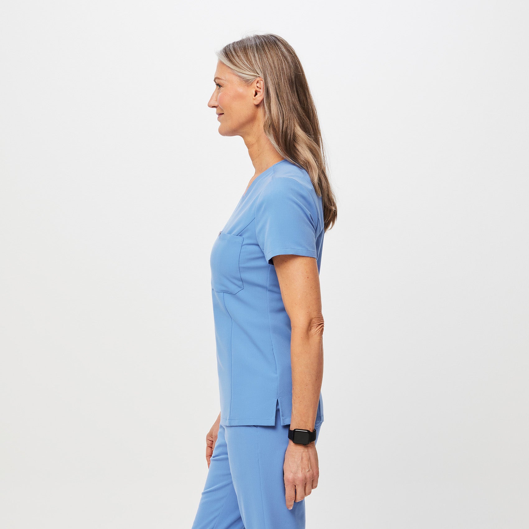 https://cdn.shopify.com/s/files/1/0139/8942/products/Q1_2022_12_CEIL-BLUE_CATARINA-SLIM_W_TERA_17060.jpg?v=1673480852