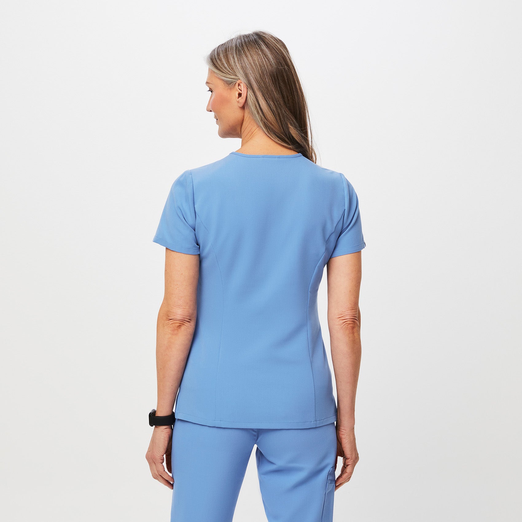 https://cdn.shopify.com/s/files/1/0139/8942/products/Q1_2022_12_CEIL-BLUE_CATARINA-SLIM_W_TERA_17065.jpg?v=1673480852