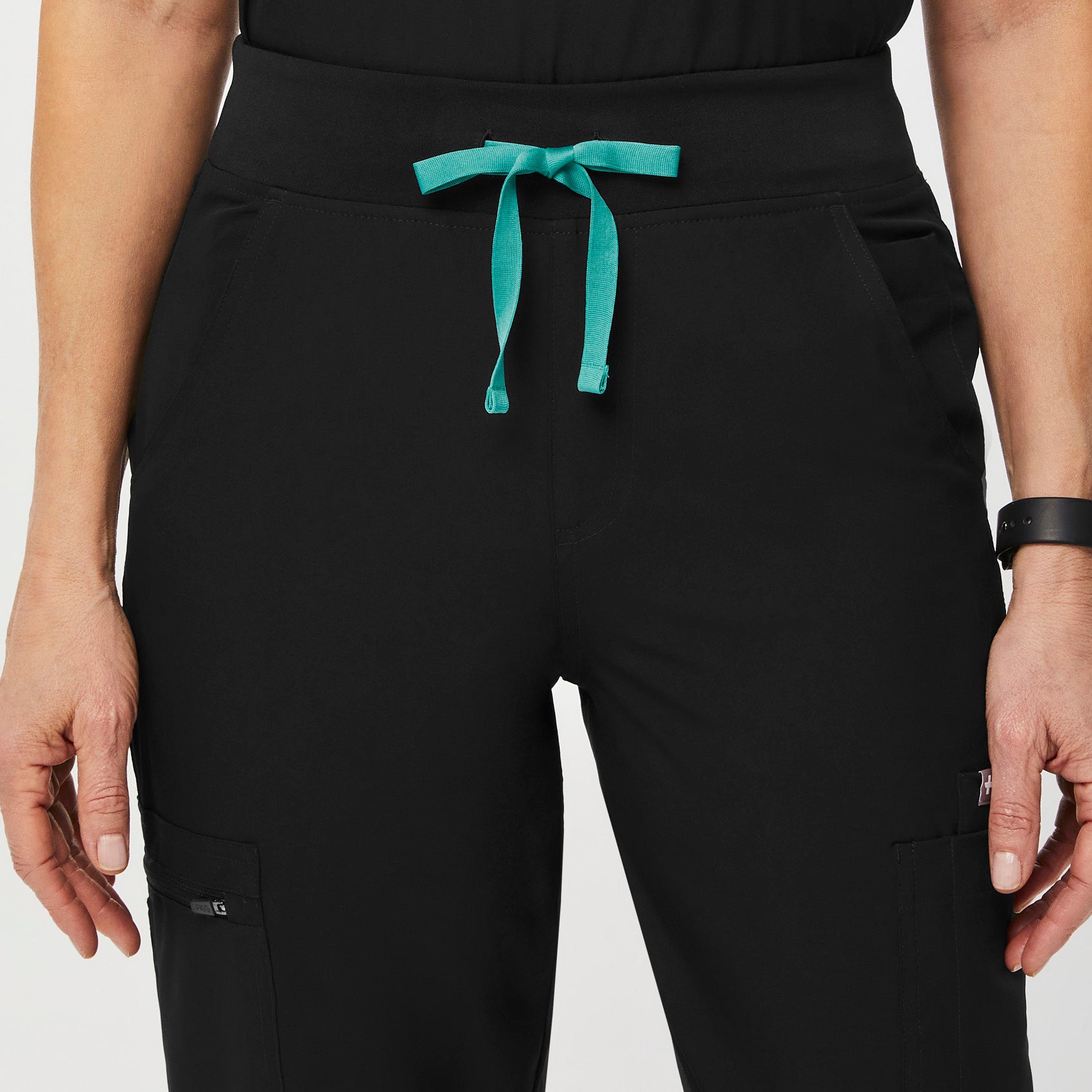 https://cdn.shopify.com/s/files/1/0139/8942/products/Q1_2022_12_FREEX-BLACK_HW-YOLA_W_TERA_18526_c8d19854-5701-4bdb-bc72-a6aa431e3715.jpg?v=1679501018