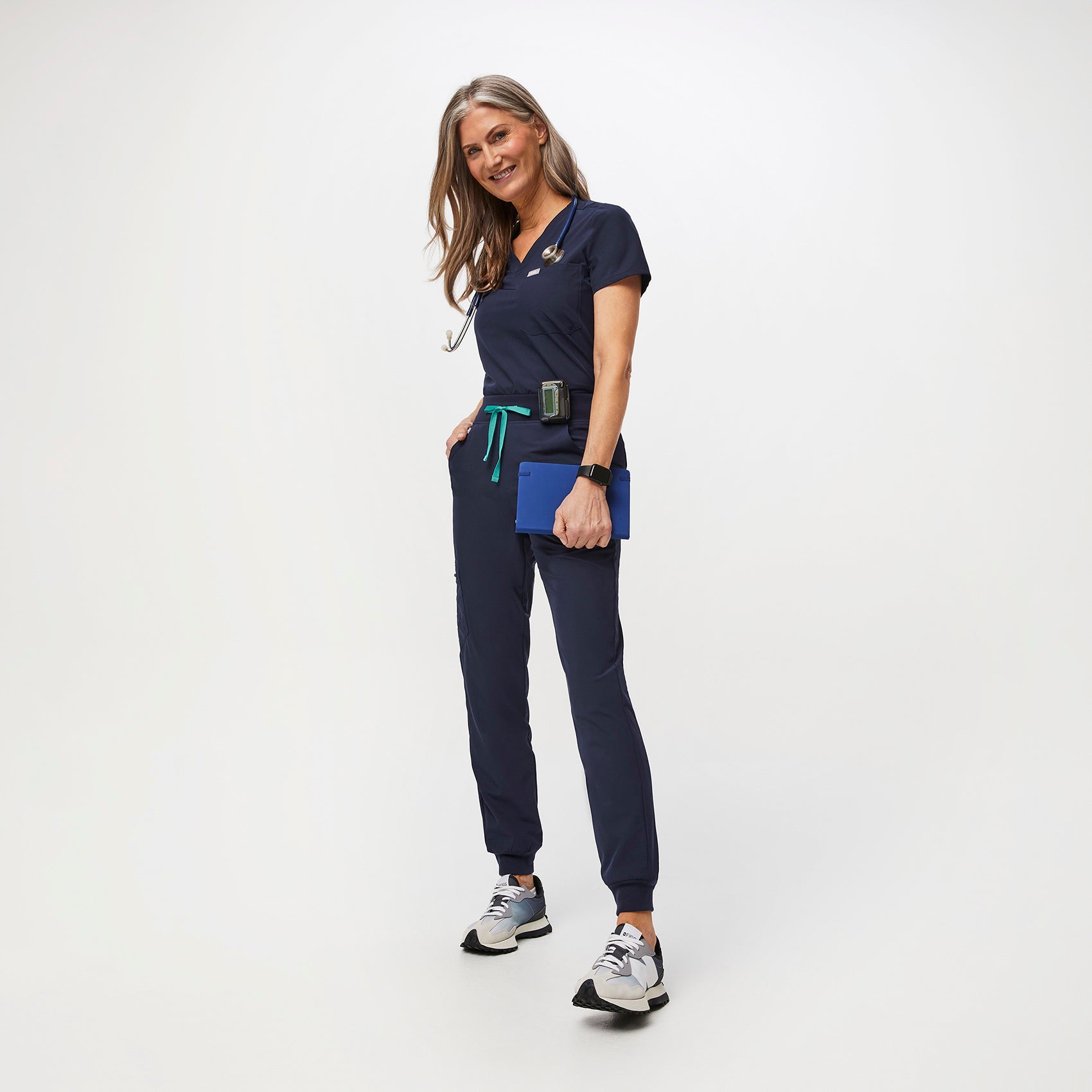 https://cdn.shopify.com/s/files/1/0139/8942/products/Q1_2022_12_FREEX-NAVY_HW-ZAMORA_W_TERA_180521.jpg?v=1679501764