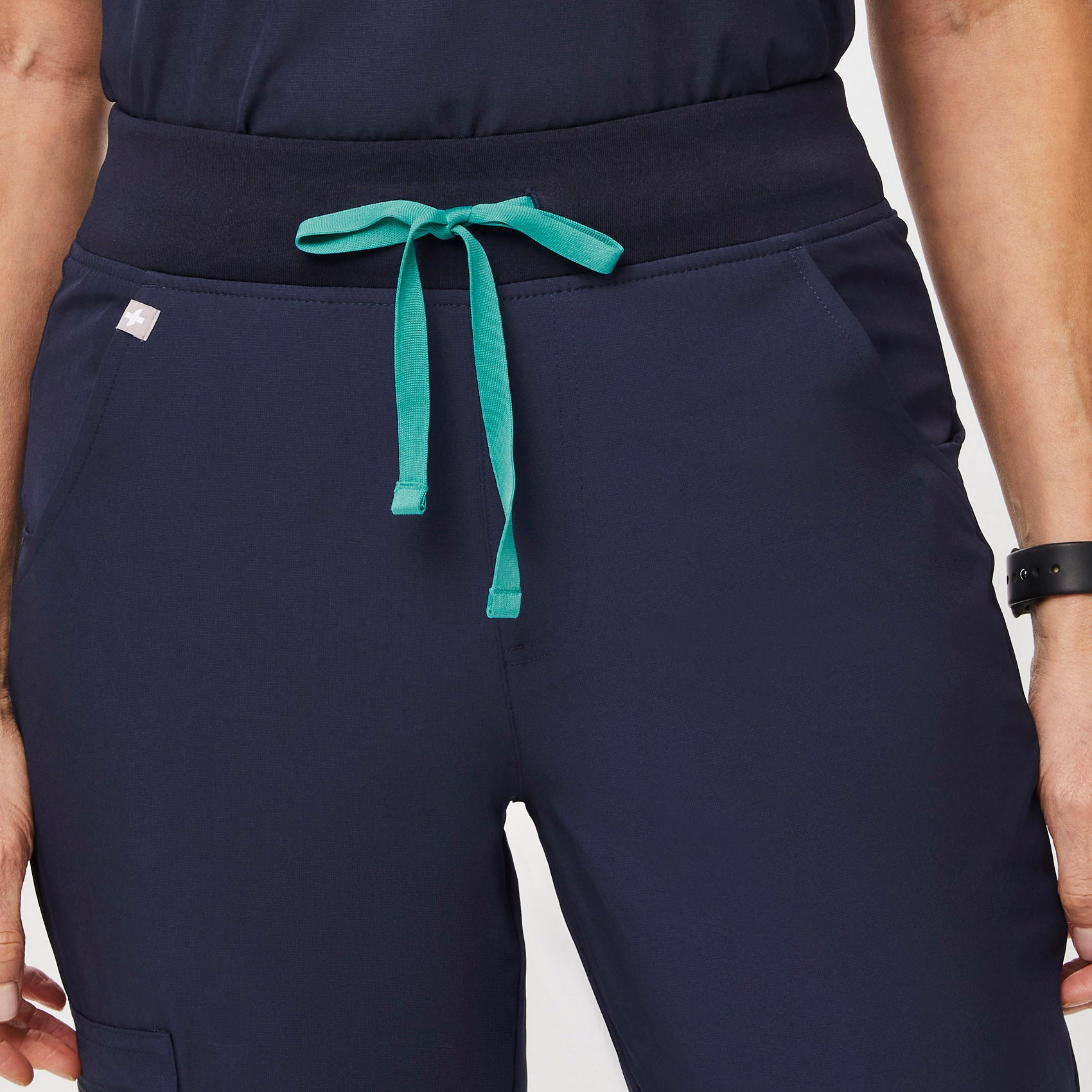https://cdn.shopify.com/s/files/1/0139/8942/products/Q1_2022_12_FREEX-NAVY_HW-ZAMORA_W_TERA_180841.jpg?v=1679501764