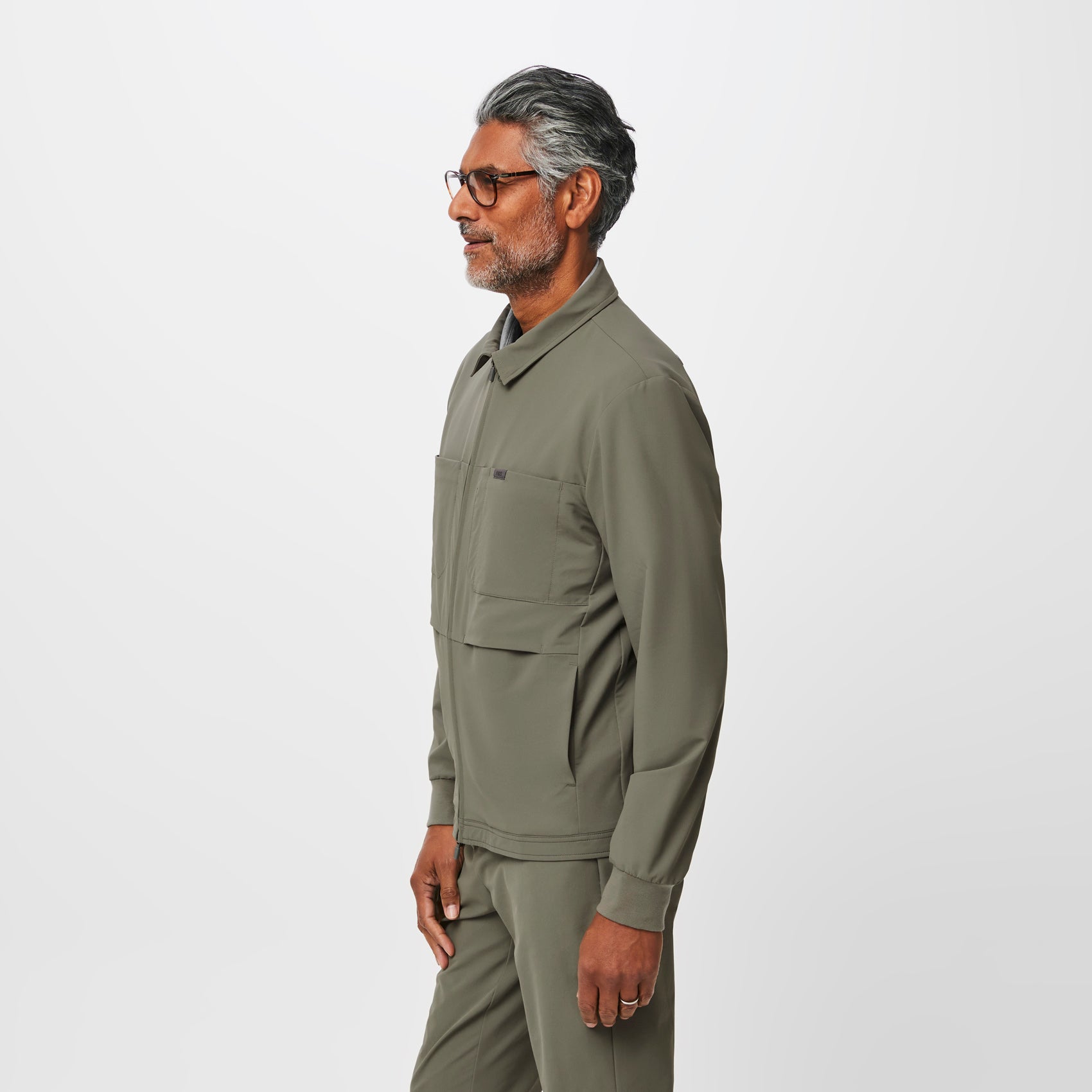 https://cdn.shopify.com/s/files/1/0139/8942/products/Q1_2022_12_MULLEDBASIL_CLASSICLABJACKET_M_MOOSE_16471.jpg?v=1680803425
