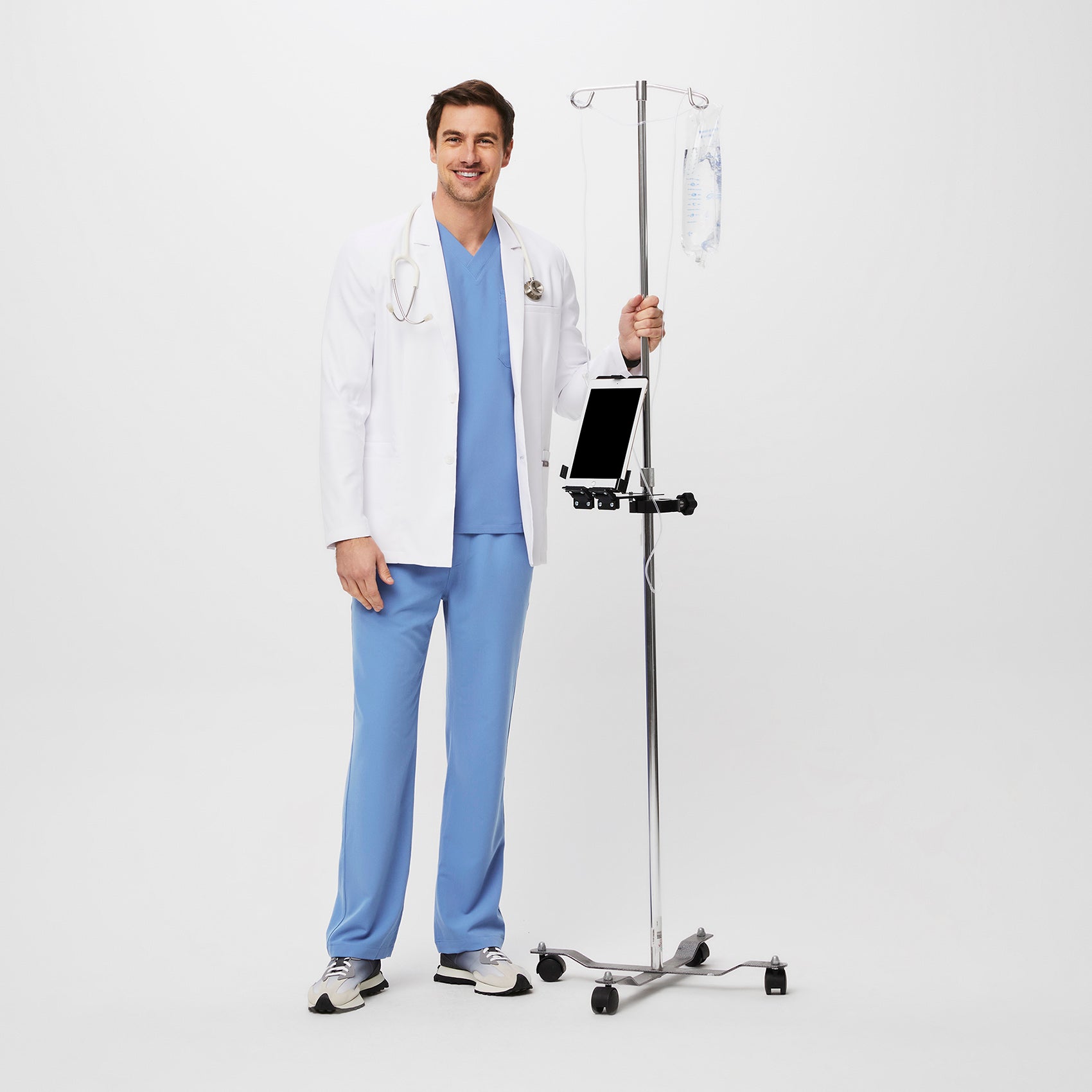 https://cdn.shopify.com/s/files/1/0139/8942/products/Q1_2023_01_CEIL-BLUE_WHITE-COAT-KIT_M_NORBI_18822.jpg?v=1680116510