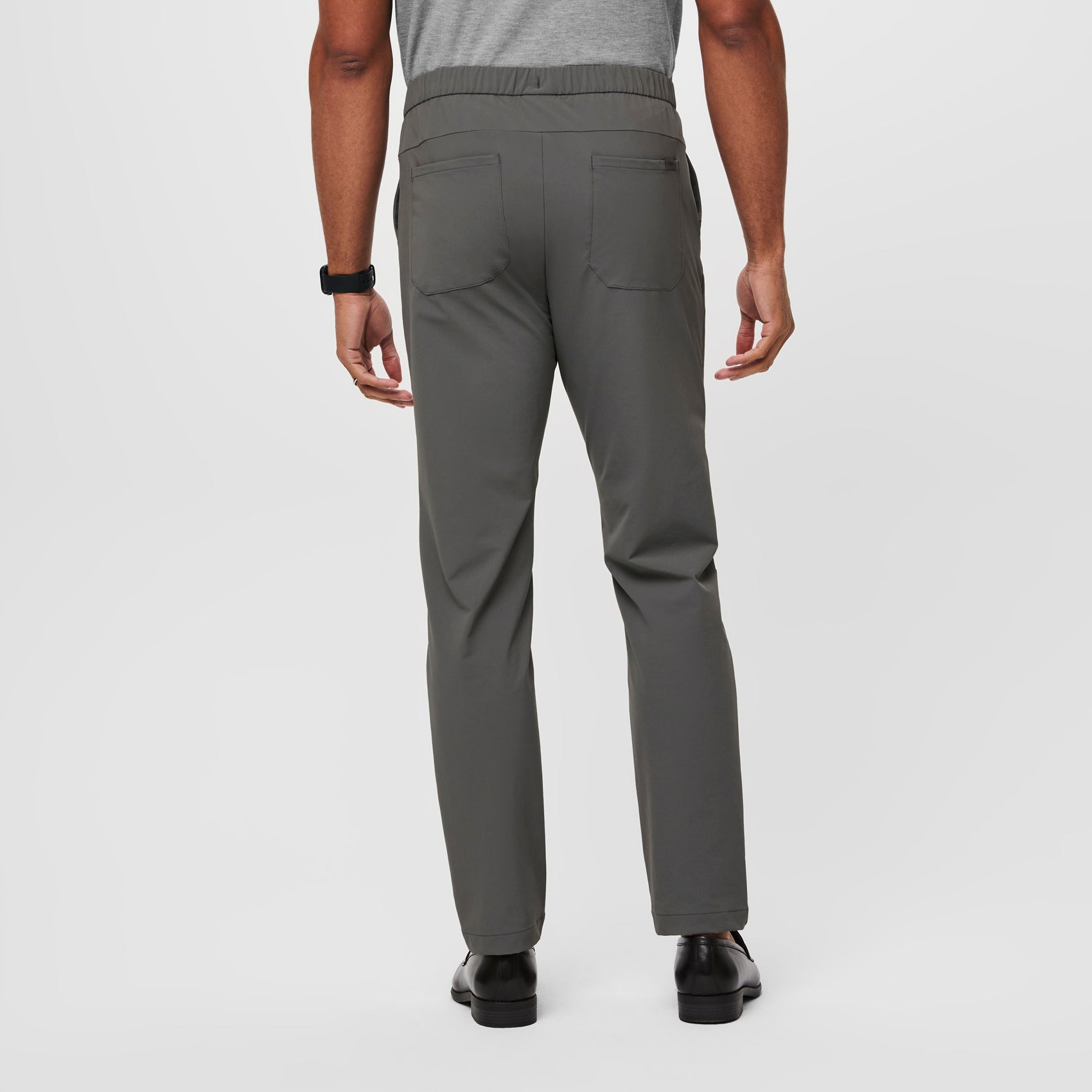 https://cdn.shopify.com/s/files/1/0139/8942/products/Q1_2023_01_DEEP-STONE_SLIM-SCRUB-TROUSER_M_GABE_19596.jpg?v=1680542860