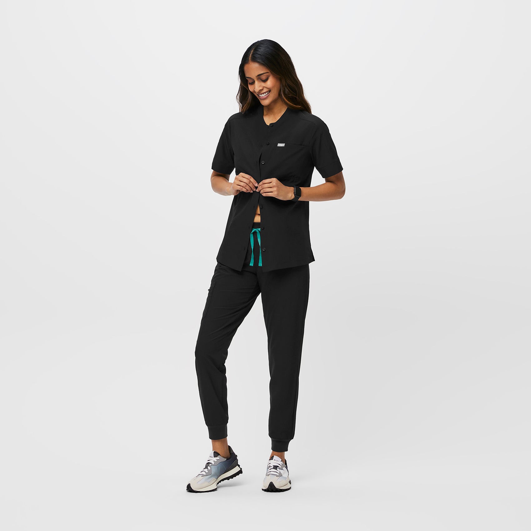 https://cdn.shopify.com/s/files/1/0139/8942/products/Q1_2023_01_FREE-X-BLACK_MENA-TOP_W_ALYSSAH_15459.jpg?v=1679499182