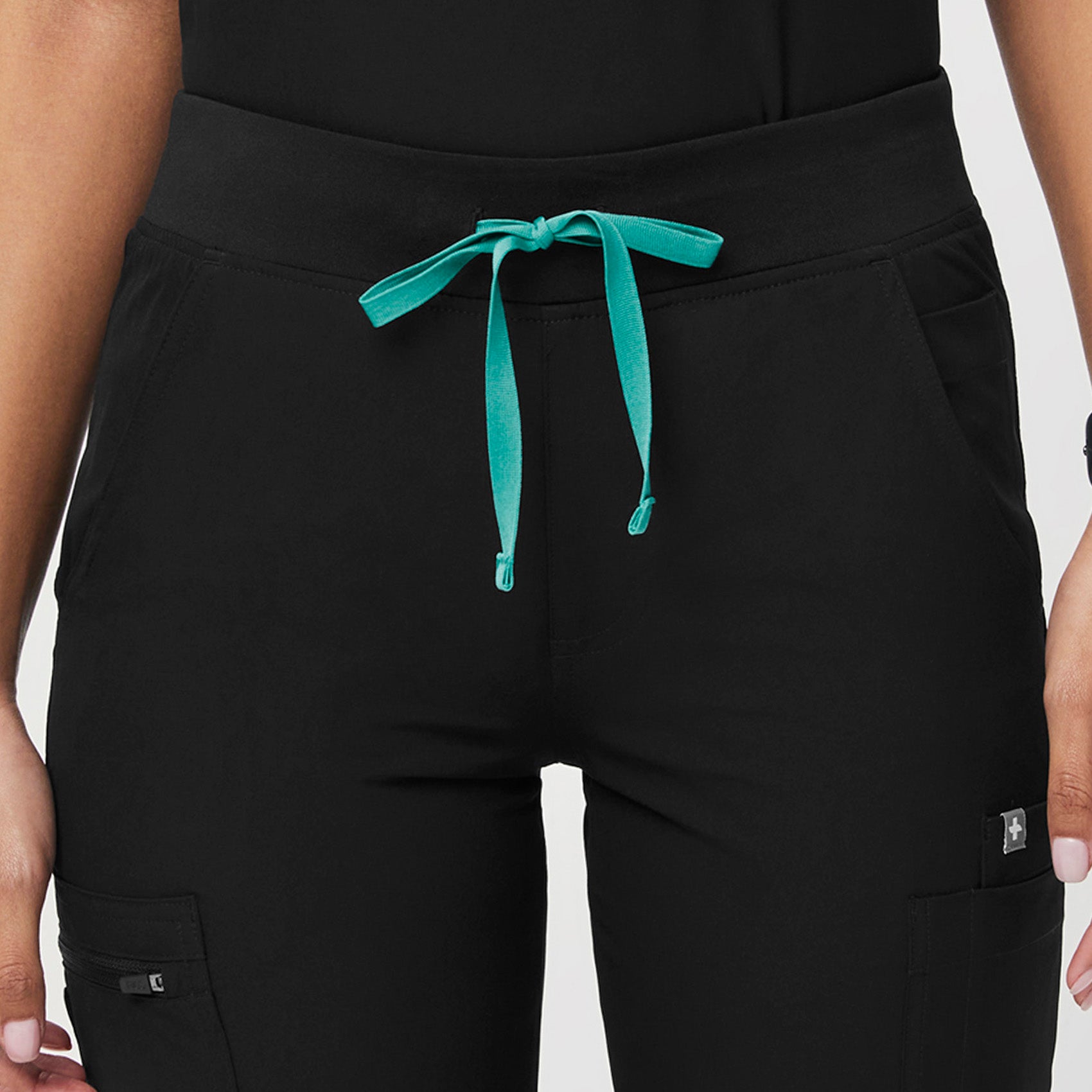 https://cdn.shopify.com/s/files/1/0139/8942/products/Q1_2023_01_FREE-X-BLACK_YOLA-YOGA_W_NATALIE_23728_178ad5b3-faa0-4be8-9825-fff12db1a3ff.jpg?v=1679502779