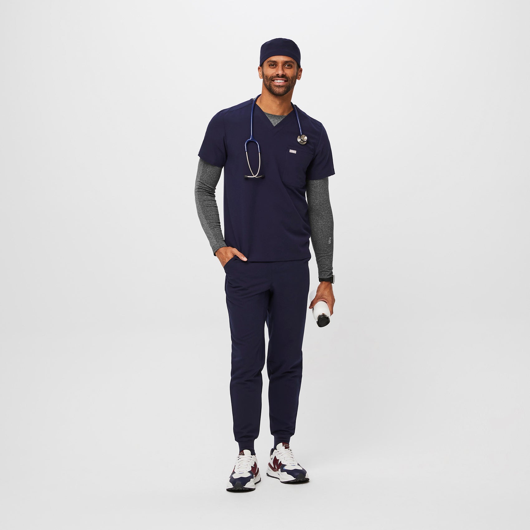 https://cdn.shopify.com/s/files/1/0139/8942/products/Q1_2023_01_NAVY_MODERN-CLASSIC-SCRUB-CAP_CORE-REFRESH_M_GABE_21630.jpg?v=1678808087