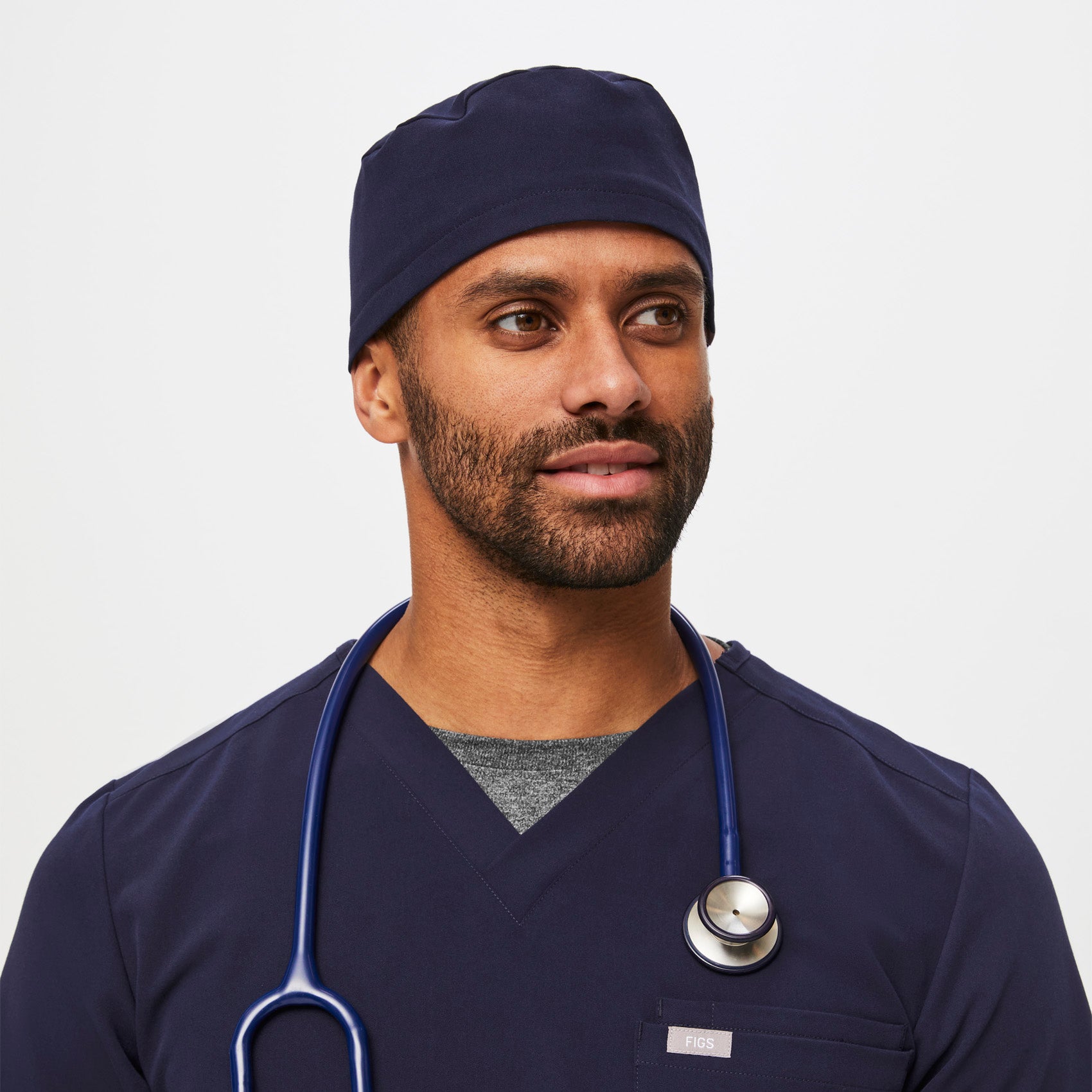 https://cdn.shopify.com/s/files/1/0139/8942/products/Q1_2023_01_NAVY_MODERN-CLASSIC-SCRUB-CAP_CORE-REFRESH_M_GABE_21644.jpg?v=1678722631