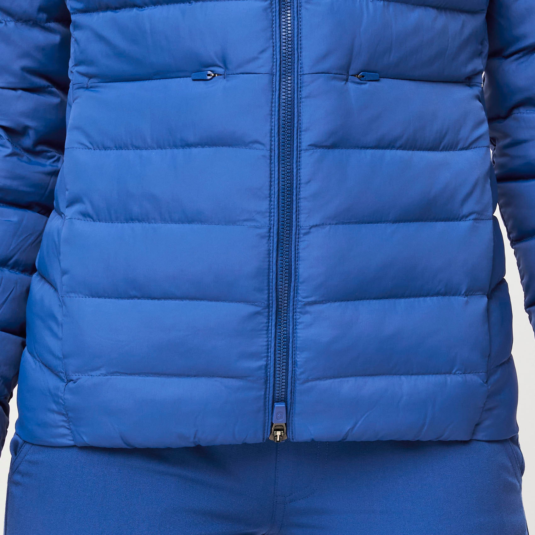 https://cdn.shopify.com/s/files/1/0139/8942/products/Q1_2023_01_WINNING-BLUE_PACKABLE-PUFFER-JACKET_W_NATALIE_30834.jpg?v=1676066511