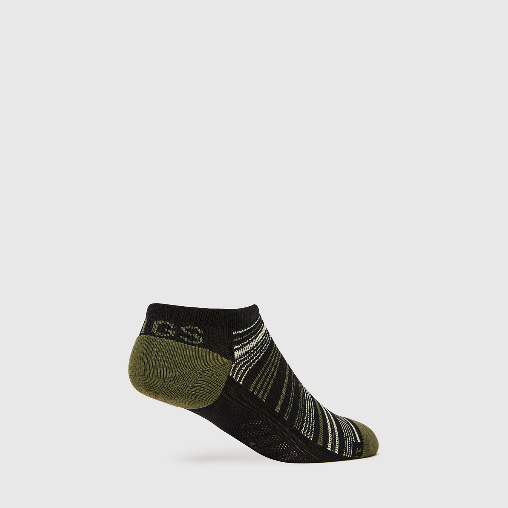 https://cdn.shopify.com/s/files/1/0139/8942/products/Q1_2023_02_BLACK_MULTI-STRIPE-ANKLE-SOCKS_M_GHOST_31594.jpg?v=1682350594