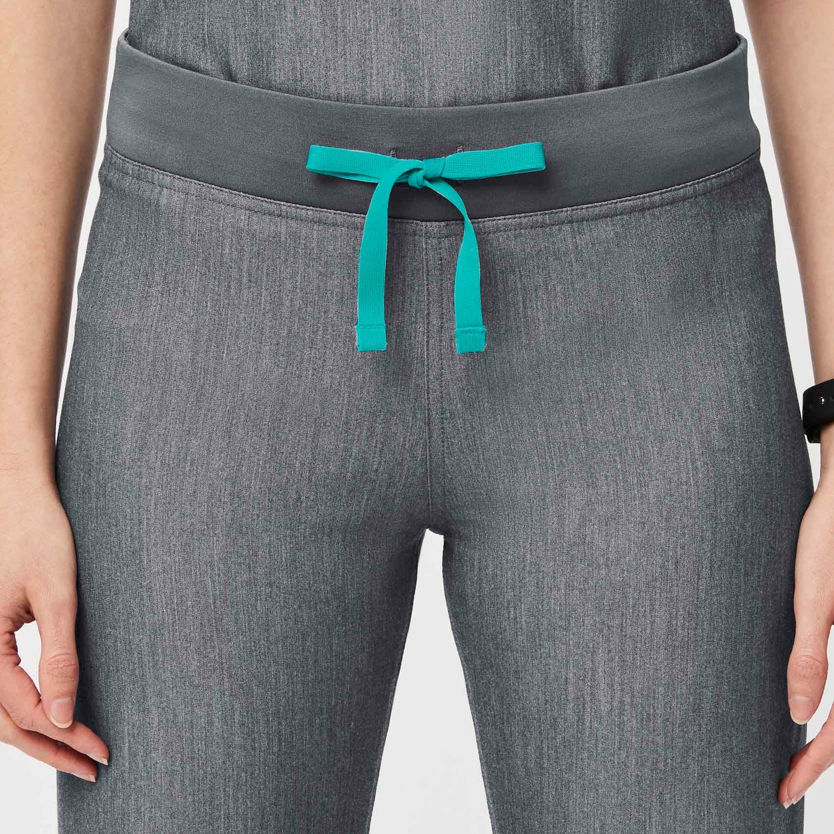 Women's Livingston Basic Scrub Pants - Graphite · FIGS