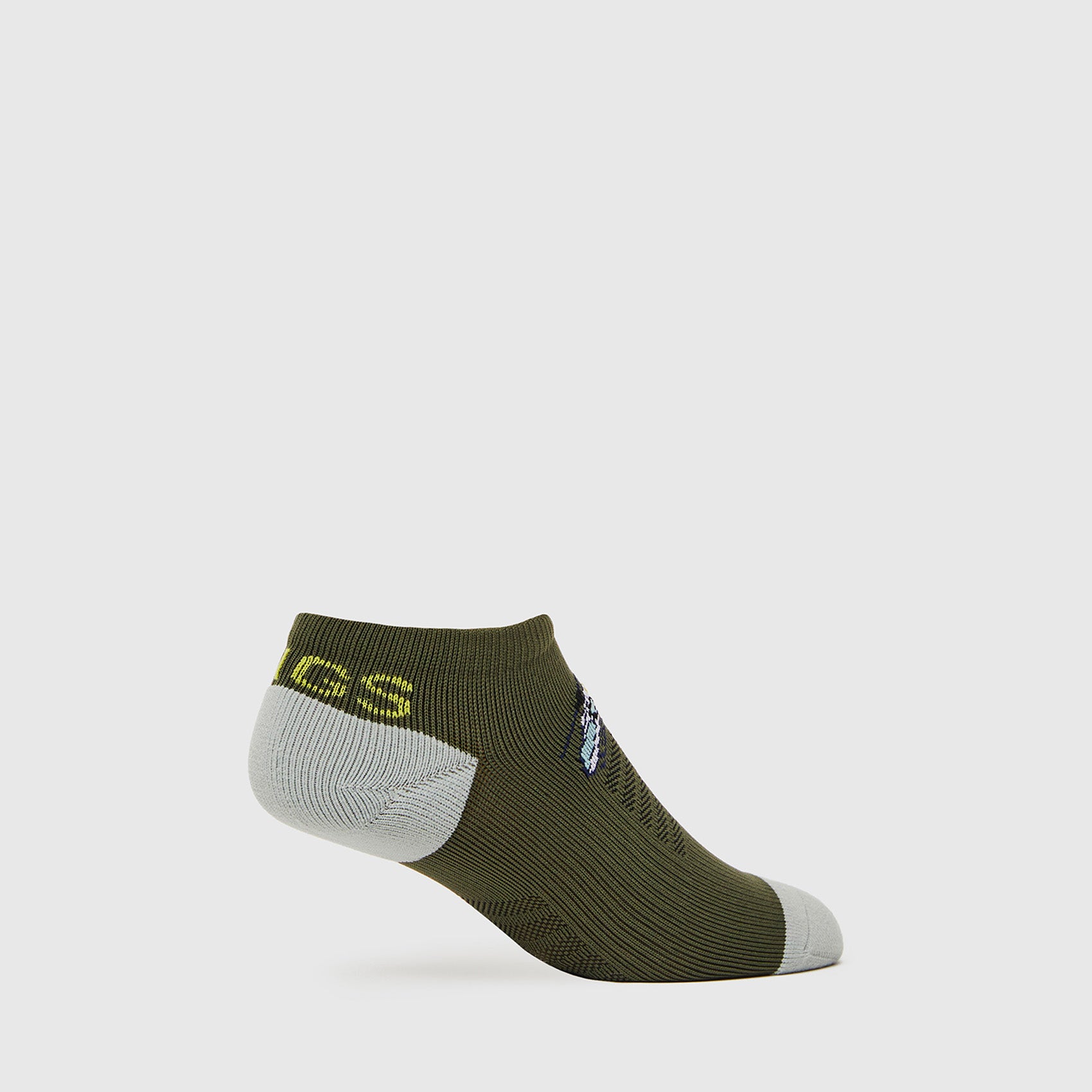 https://cdn.shopify.com/s/files/1/0139/8942/products/Q1_2023_02_MOSS_GO-GO-GO-ANKLE-SOCKS_M_GHOST_31598.jpg?v=1682350540