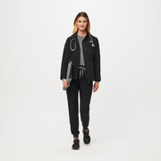 https://cdn.shopify.com/s/files/1/0139/8942/products/Q1_2023_03_BLACK_PAGE-SCRUB-JACKET_W_MADI_68862.jpg?v=1682105459