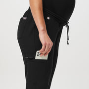 https://cdn.shopify.com/s/files/1/0139/8942/products/Q1_2023_03_BLACK_ZAMORA-MATERNITY_W_TASHA_51395.jpg?v=1679322551