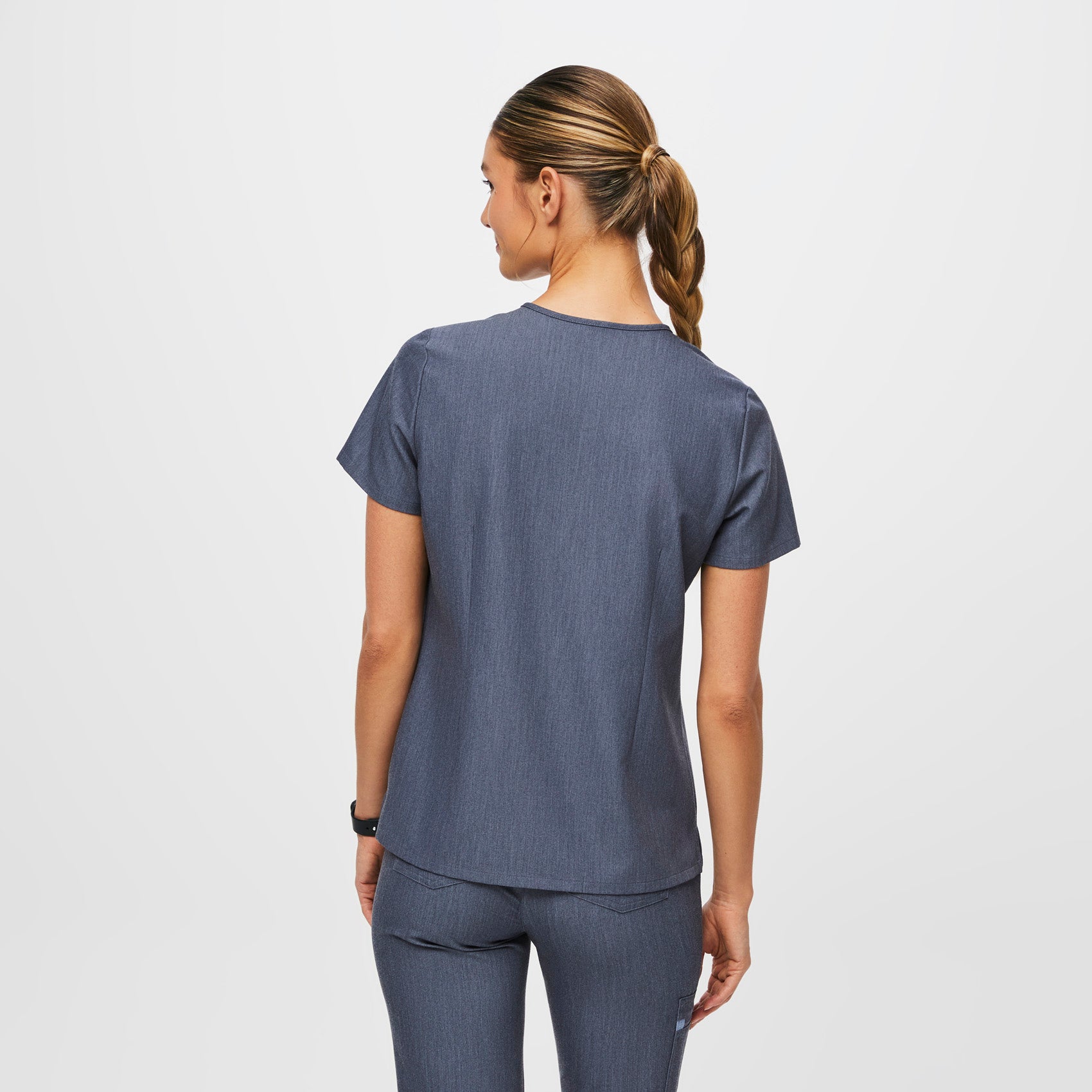 https://cdn.shopify.com/s/files/1/0139/8942/products/Q1_2023_03_HEATHER-DENIM_CATARINA_W_MADI_67668.jpg?v=1682016957