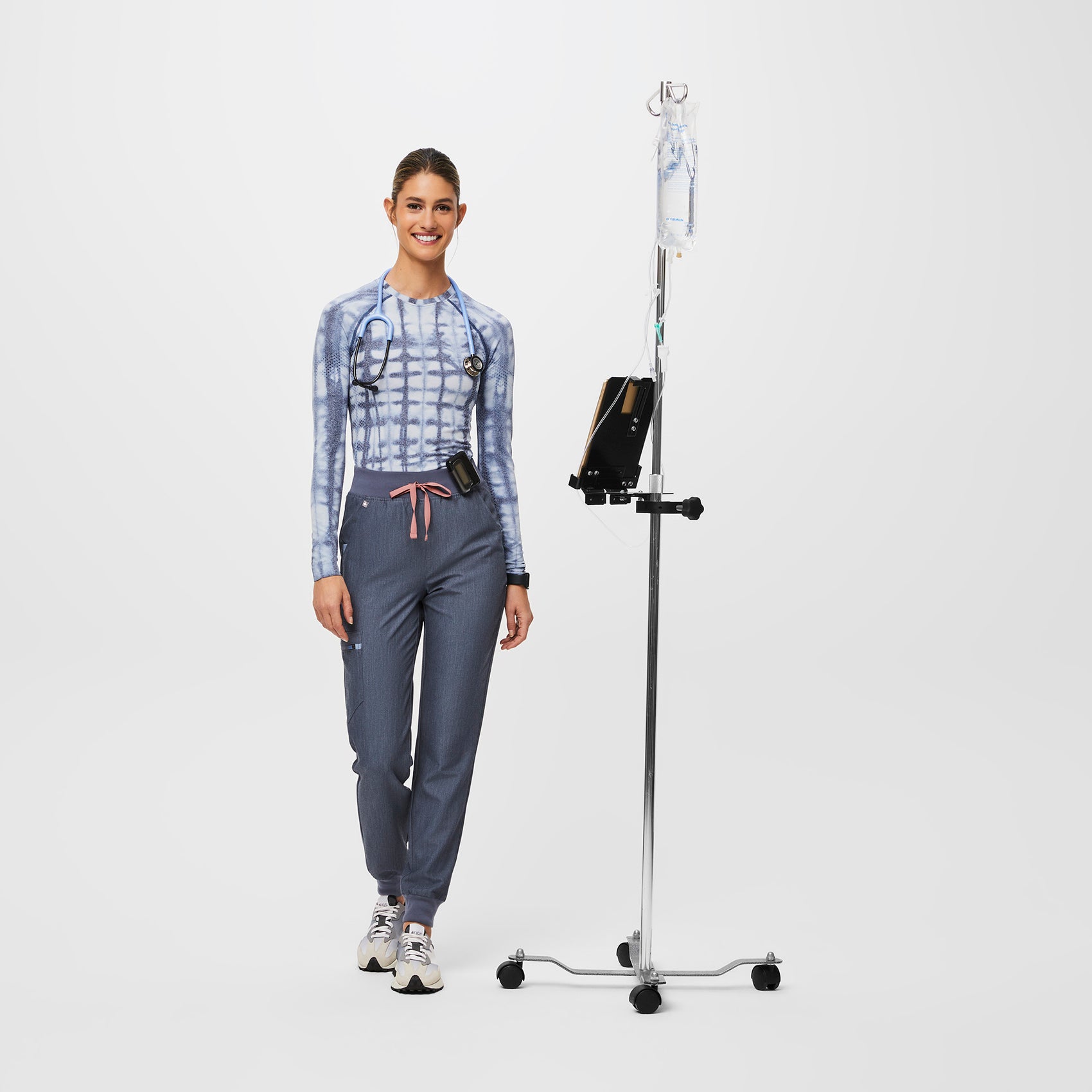 https://cdn.shopify.com/s/files/1/0139/8942/products/Q1_2023_03_HEATHER-DENIM_HW-ZAMORA_W_MADI_68044.jpg?v=1682011991