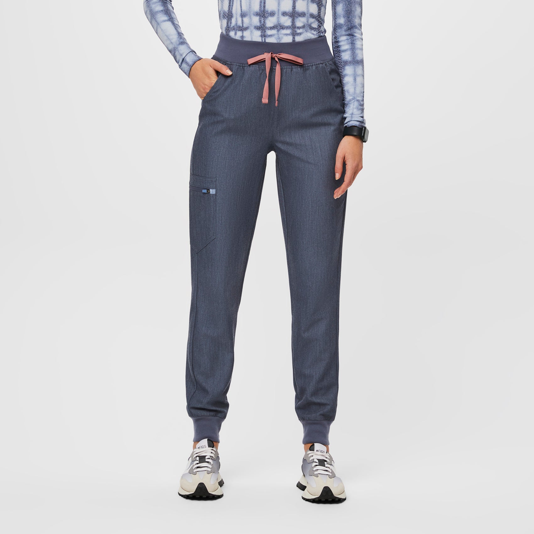 https://cdn.shopify.com/s/files/1/0139/8942/products/Q1_2023_03_HEATHER-DENIM_HW-ZAMORA_W_MADI_68076.jpg?v=1682011991