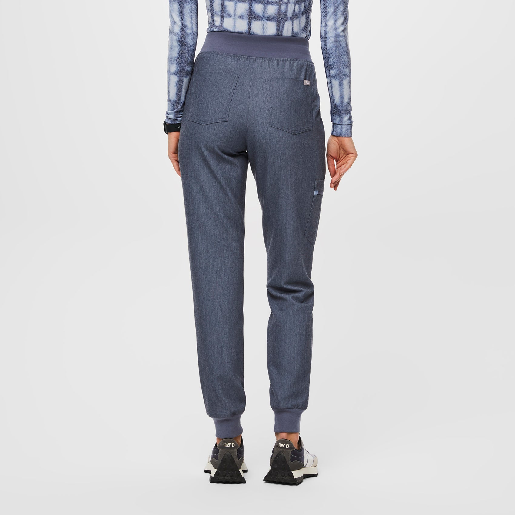 https://cdn.shopify.com/s/files/1/0139/8942/products/Q1_2023_03_HEATHER-DENIM_HW-ZAMORA_W_MADI_68083.jpg?v=1682011989