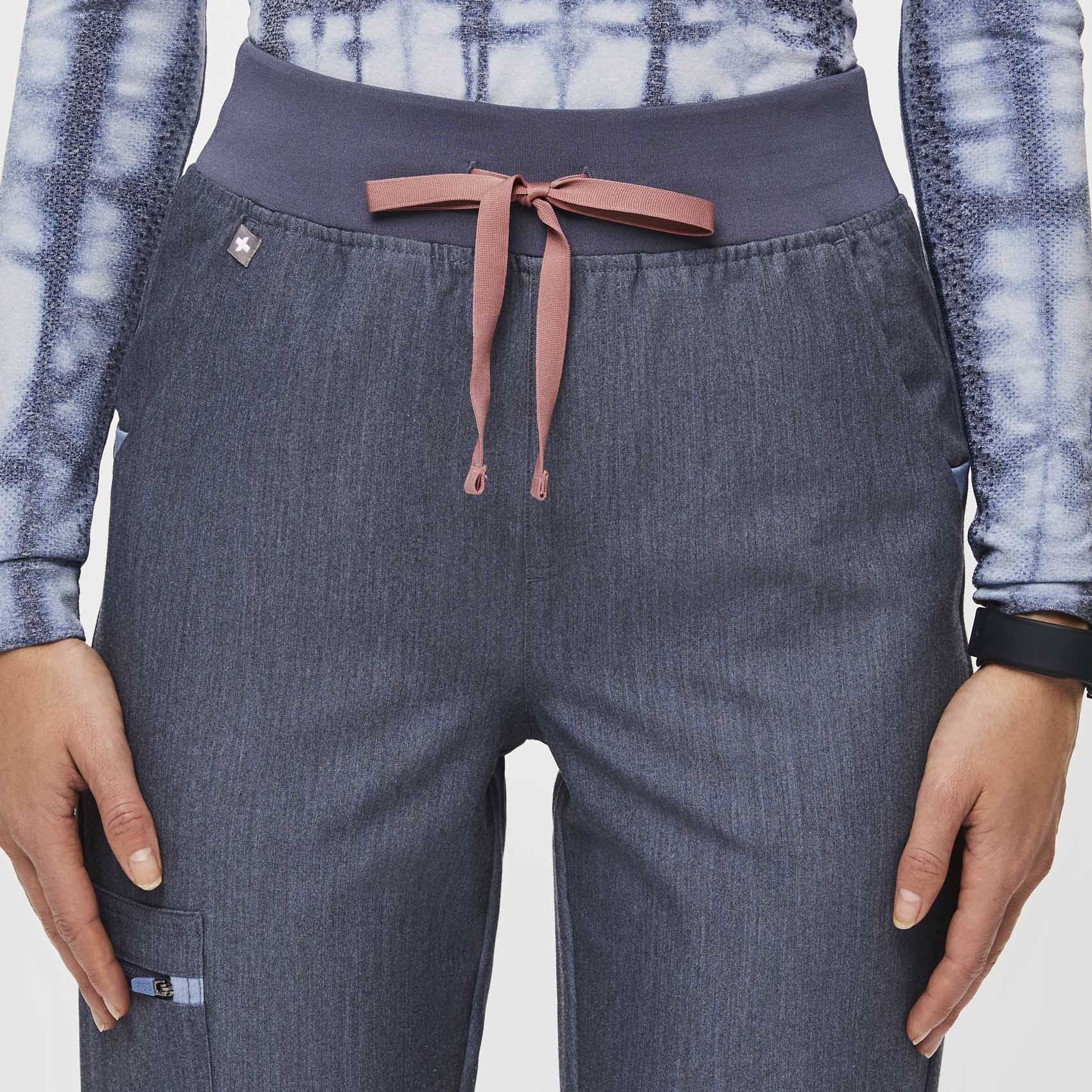 https://cdn.shopify.com/s/files/1/0139/8942/products/Q1_2023_03_HEATHER-DENIM_HW-ZAMORA_W_MADI_68095.jpg?v=1682011989