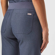 https://cdn.shopify.com/s/files/1/0139/8942/products/Q1_2023_03_HEATHER-DENIM_LIVINGSTON_W_MADI_67863.jpg?v=1682015921