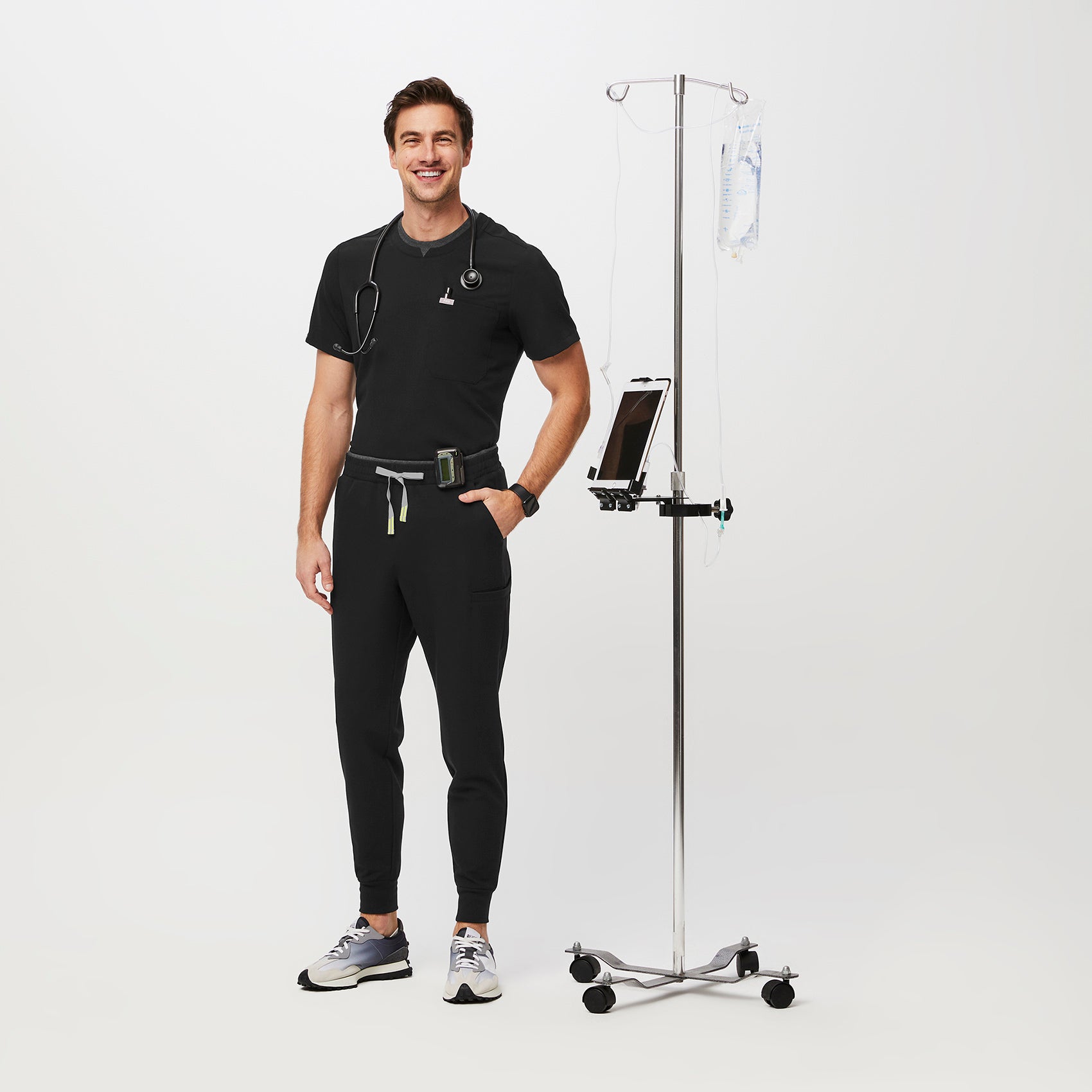 https://cdn.shopify.com/s/files/1/0139/8942/products/Q1_2023_12_BLACK_ANSEL-SLIM-JOGGER_M_NORBI_12529.jpg?v=1677624408