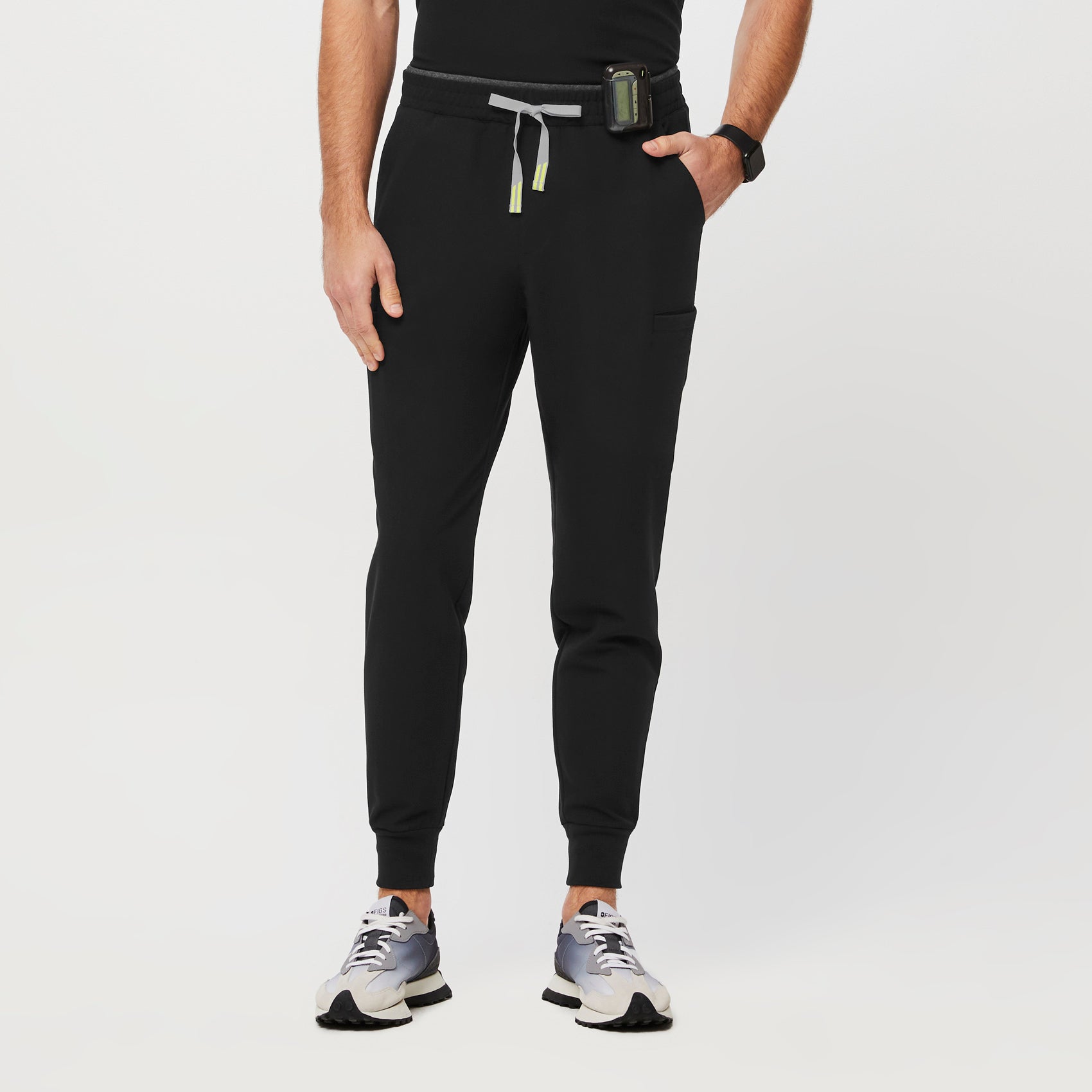 https://cdn.shopify.com/s/files/1/0139/8942/products/Q1_2023_12_BLACK_ANSEL-SLIM-JOGGER_M_NORBI_12548.jpg?v=1677624408