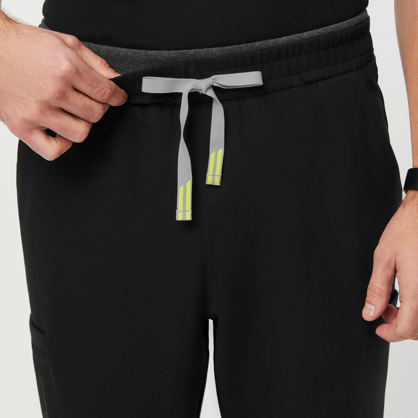 https://cdn.shopify.com/s/files/1/0139/8942/products/Q1_2023_12_BLACK_ANSEL-SLIM-JOGGER_M_NORBI_12566.jpg?v=1677624408