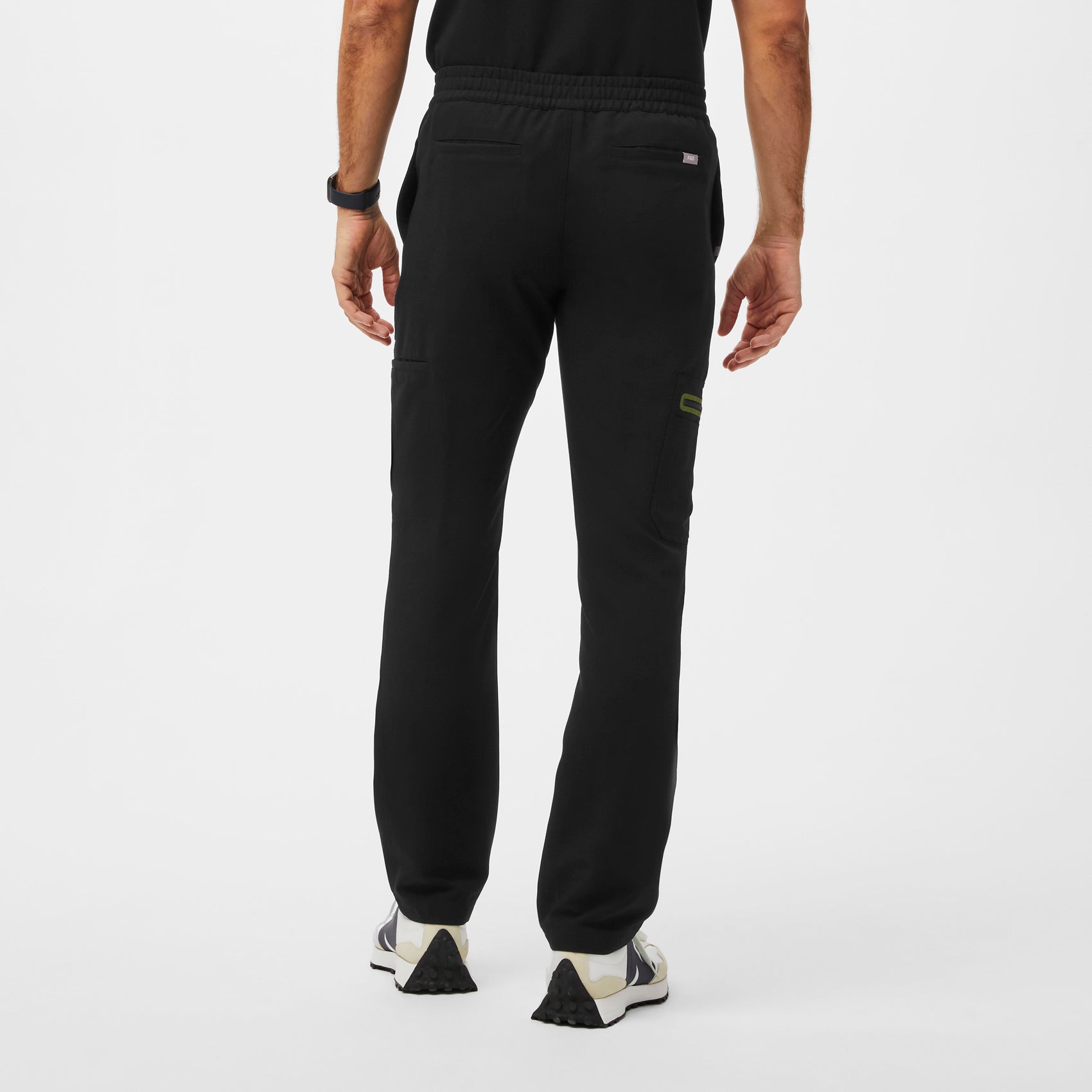 https://cdn.shopify.com/s/files/1/0139/8942/products/Q1_2023_12_BLACK_CAIRO-CONTRAST_M_RYAN_136.jpg?v=1676512707
