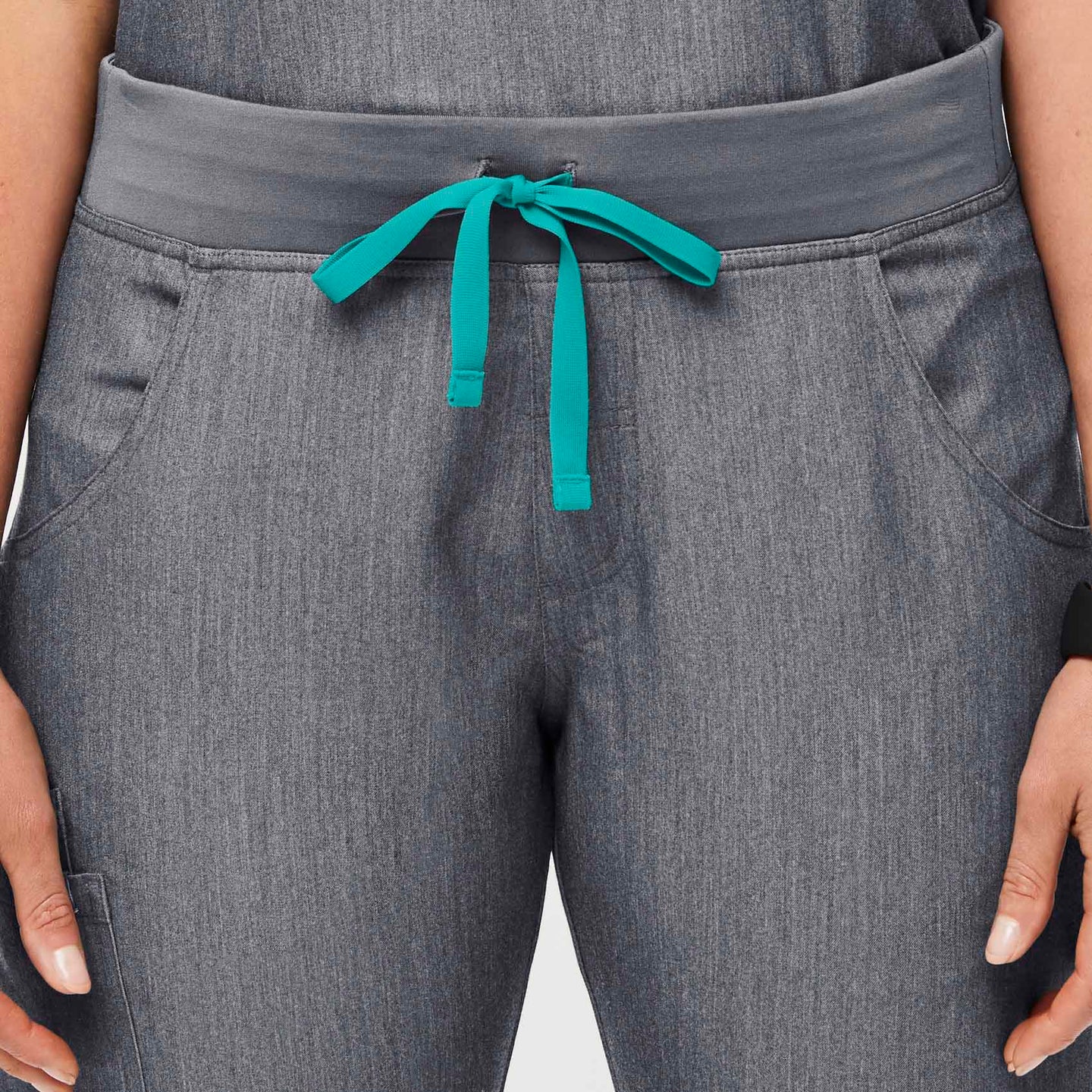 Women's Kade Cargo Scrub Pants™ - Graphite · FIGS
