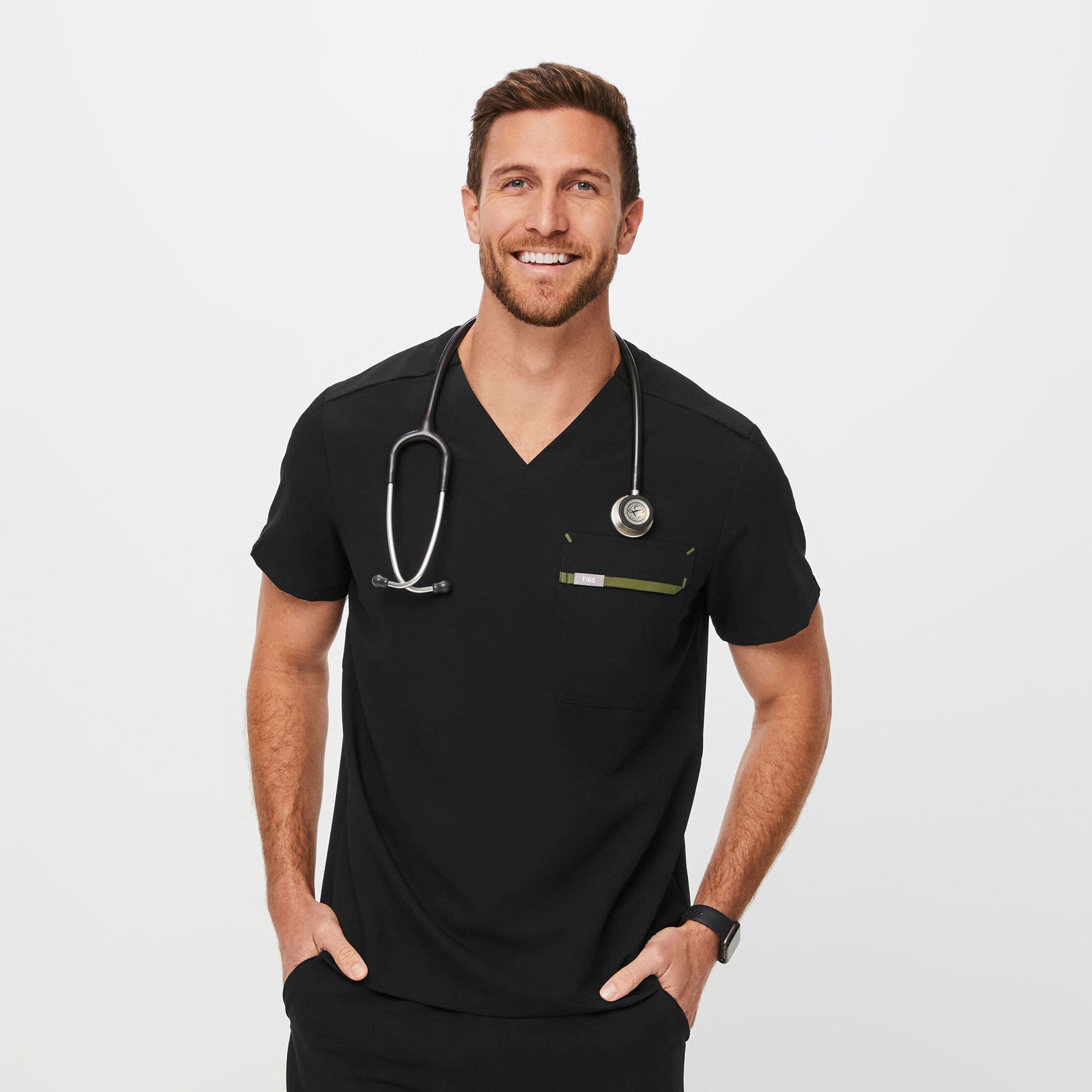 https://cdn.shopify.com/s/files/1/0139/8942/products/Q4_2022_11_BLACK_LEON-UTILITY-CARGO-CONTRAST_M_COREY_00443.jpg?v=1671749288