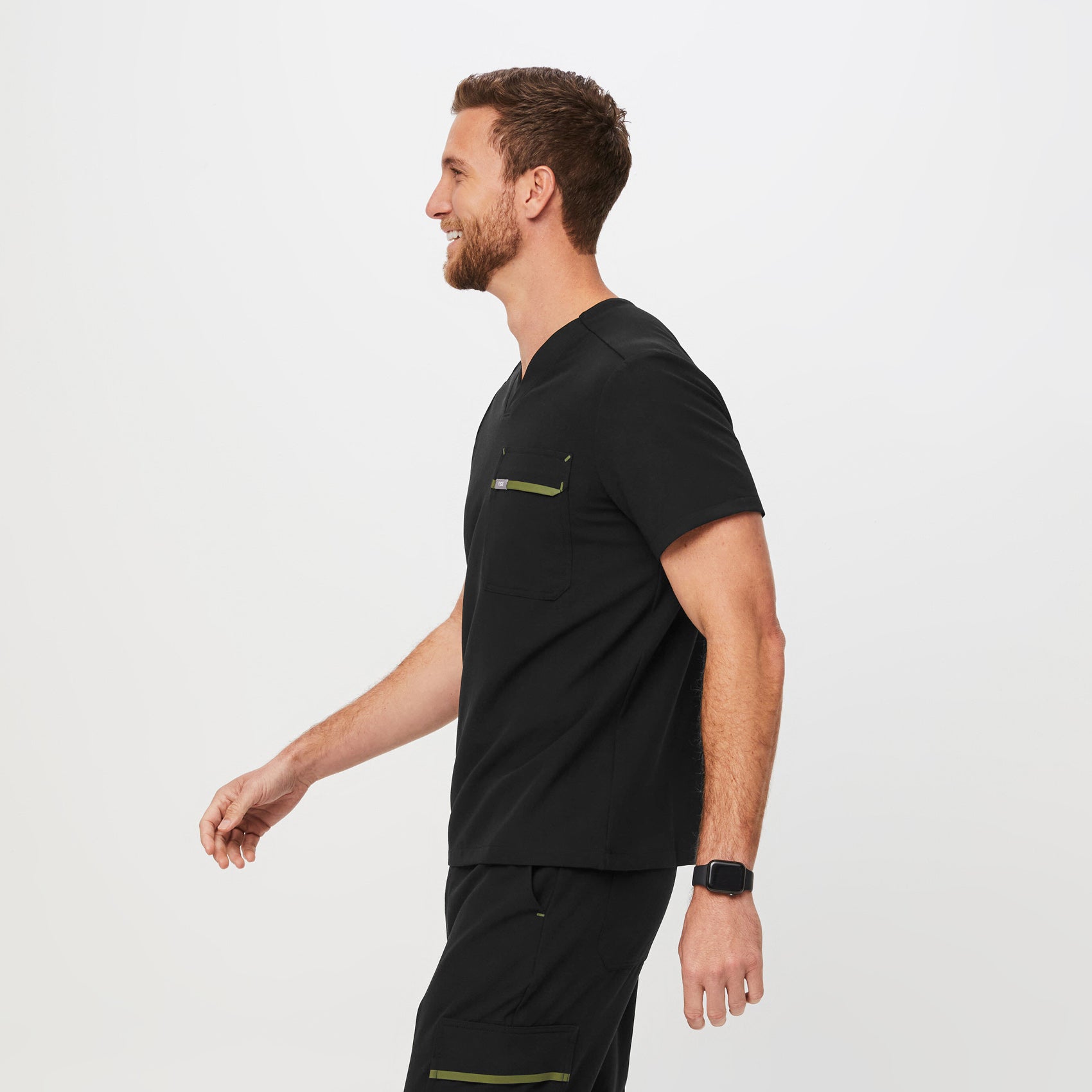 https://cdn.shopify.com/s/files/1/0139/8942/products/Q4_2022_11_BLACK_LEON-UTILITY-CARGO-CONTRAST_M_COREY_00464.jpg?v=1671736842