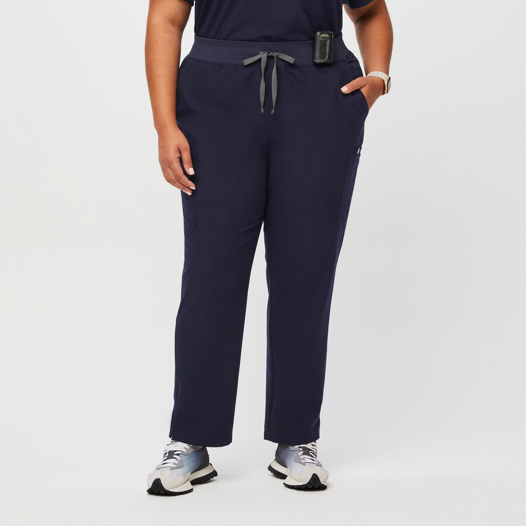 Pantalón de uniforme médico ceñido talle alto Yola™ para mujer · FIGS