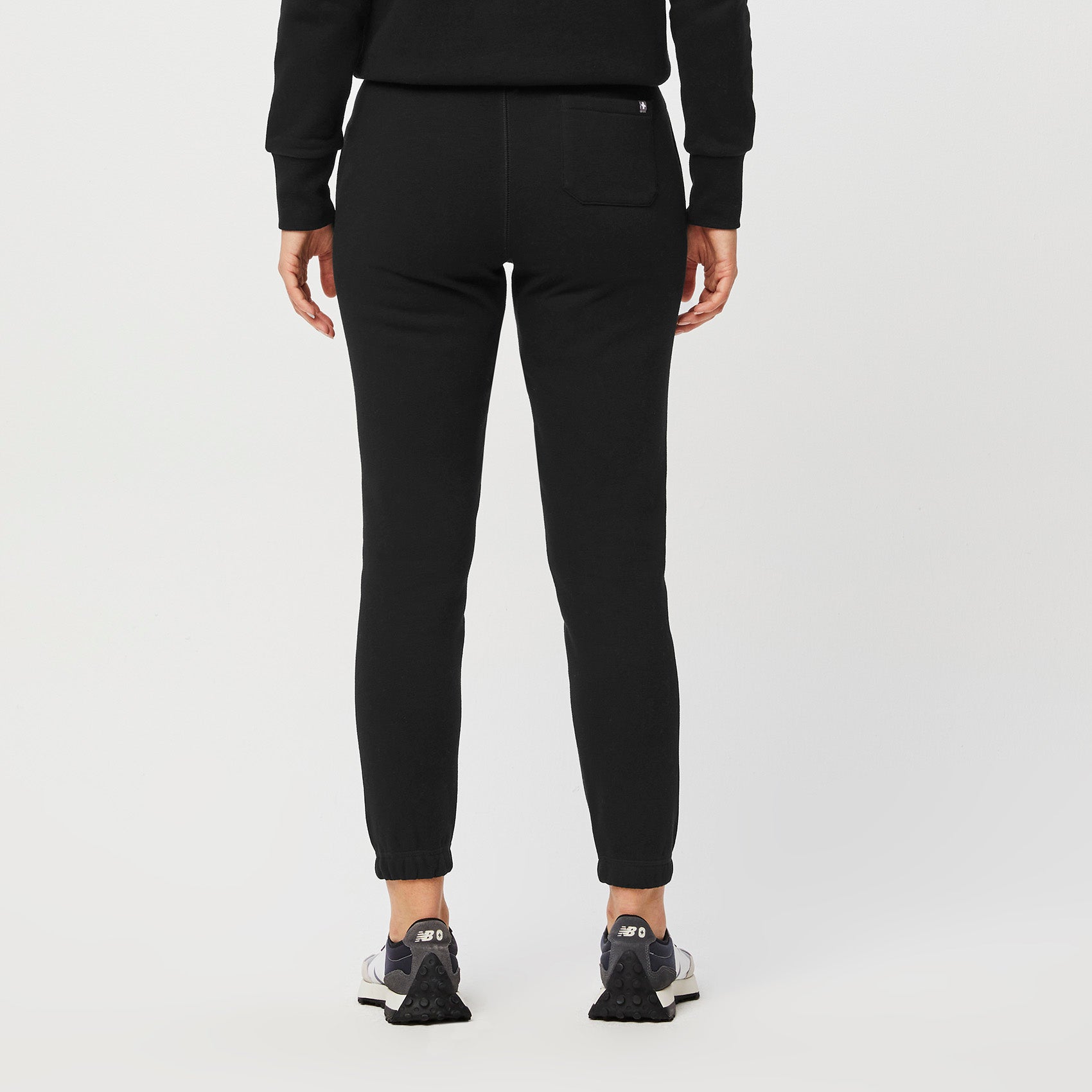 https://cdn.shopify.com/s/files/1/0139/8942/products/WoXSens-Off-ShiftJoggerSweatshirt-Black-XS-4.jpg?v=1667426010