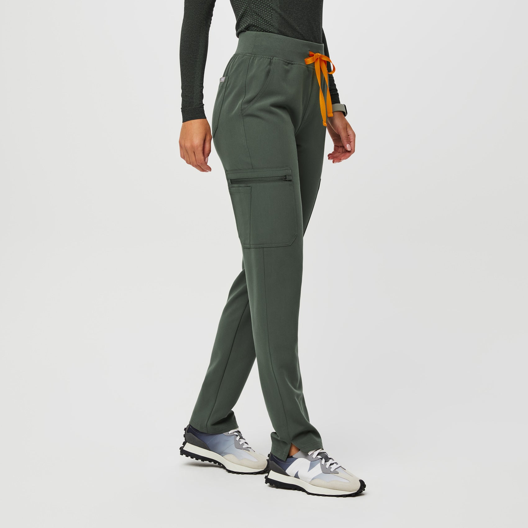 https://cdn.shopify.com/s/files/1/0139/8942/products/Womens-HWYolaYoga-Moss-XS-3_02ed89c7-cbfc-4fbd-a5b9-434ec8ff9126.jpg?v=1664916517