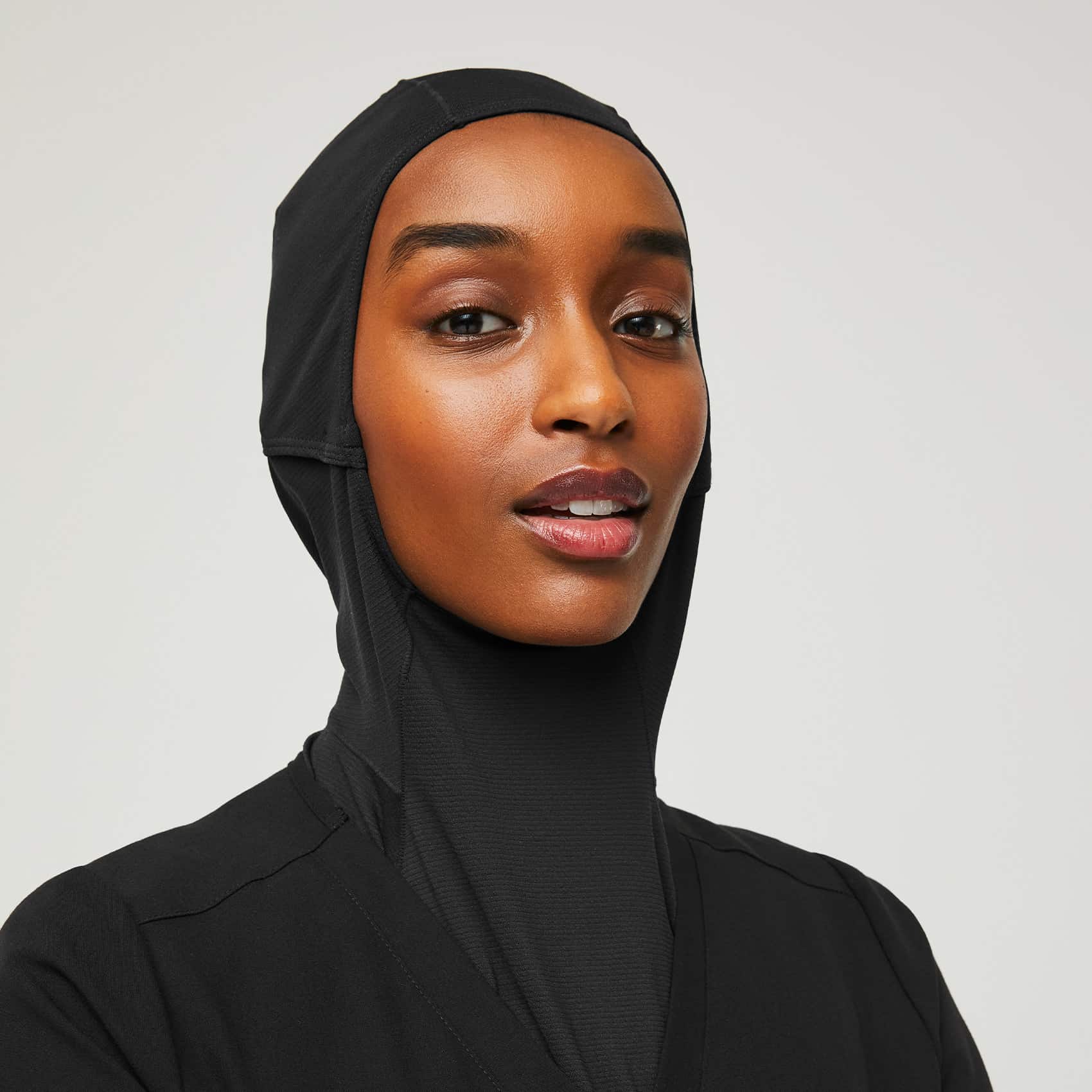 https://cdn.shopify.com/s/files/1/0139/8942/products/Womens-Hijab-black-2.jpg?v=1635381500