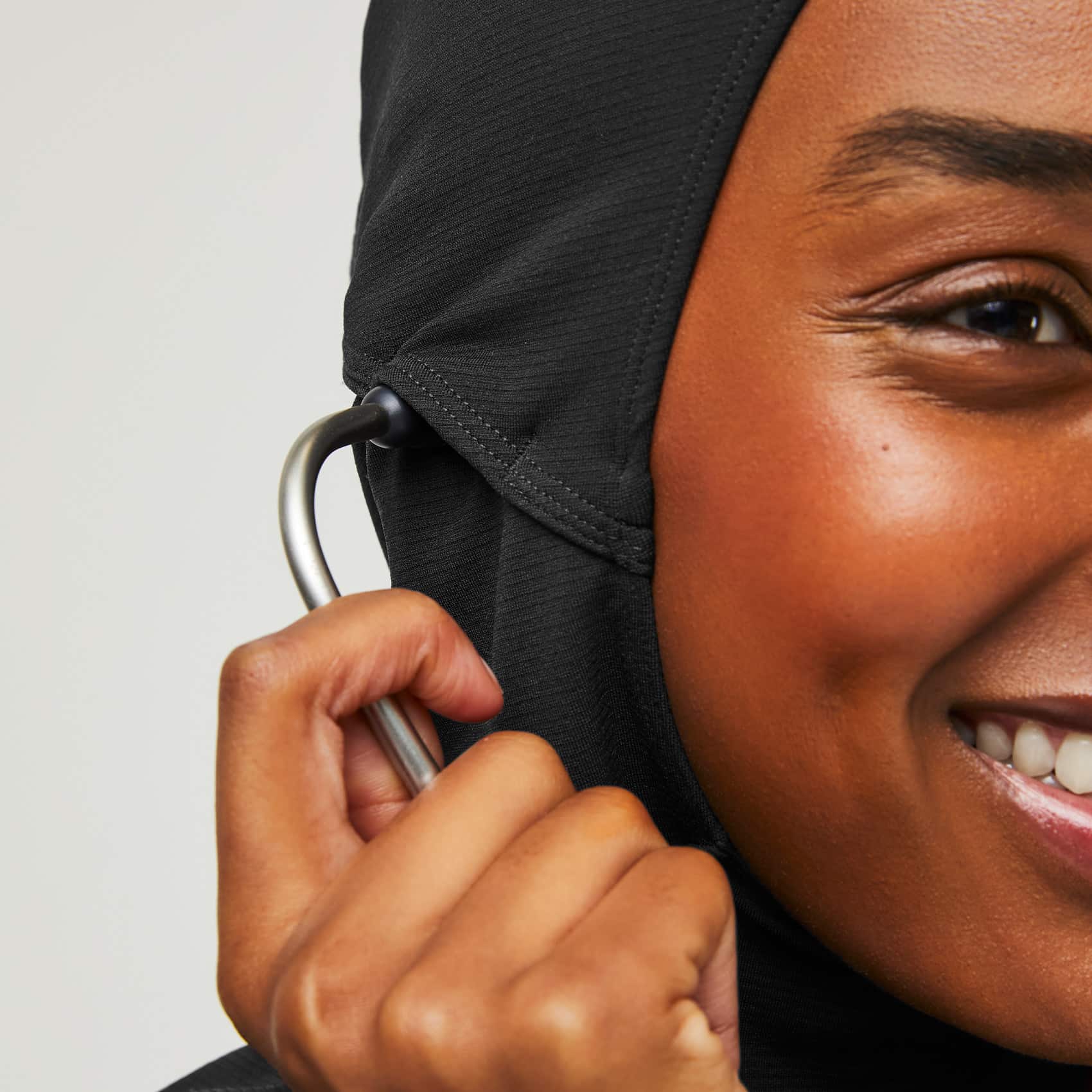 https://cdn.shopify.com/s/files/1/0139/8942/products/Womens-Hijab-black-6.jpg?v=1635381501