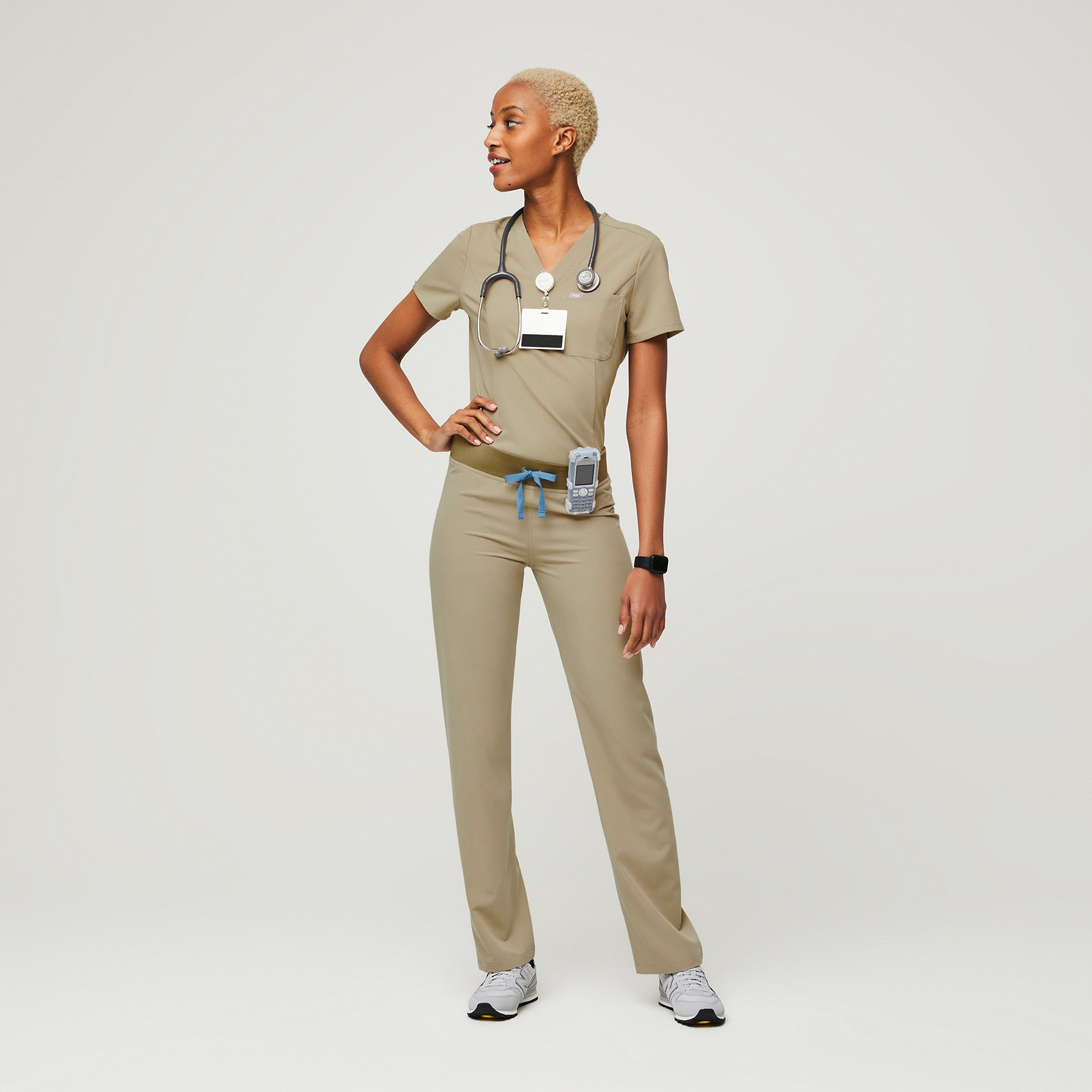 https://cdn.shopify.com/s/files/1/0139/8942/products/Womens-Livingston-Scrub-Pant_dustysand-2.jpg?v=1647533123