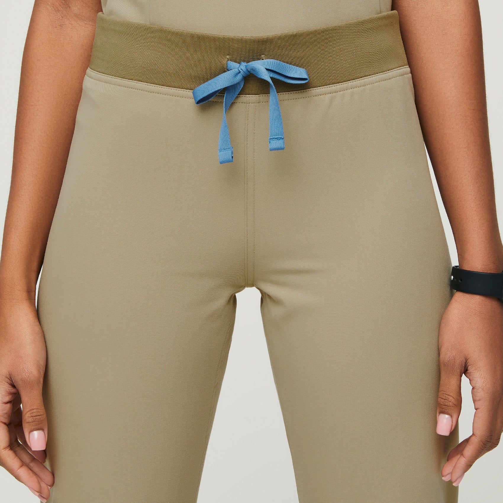 https://cdn.shopify.com/s/files/1/0139/8942/products/Womens-Livingston-Scrub-Pant_dustysand-3.jpg?v=1647533124