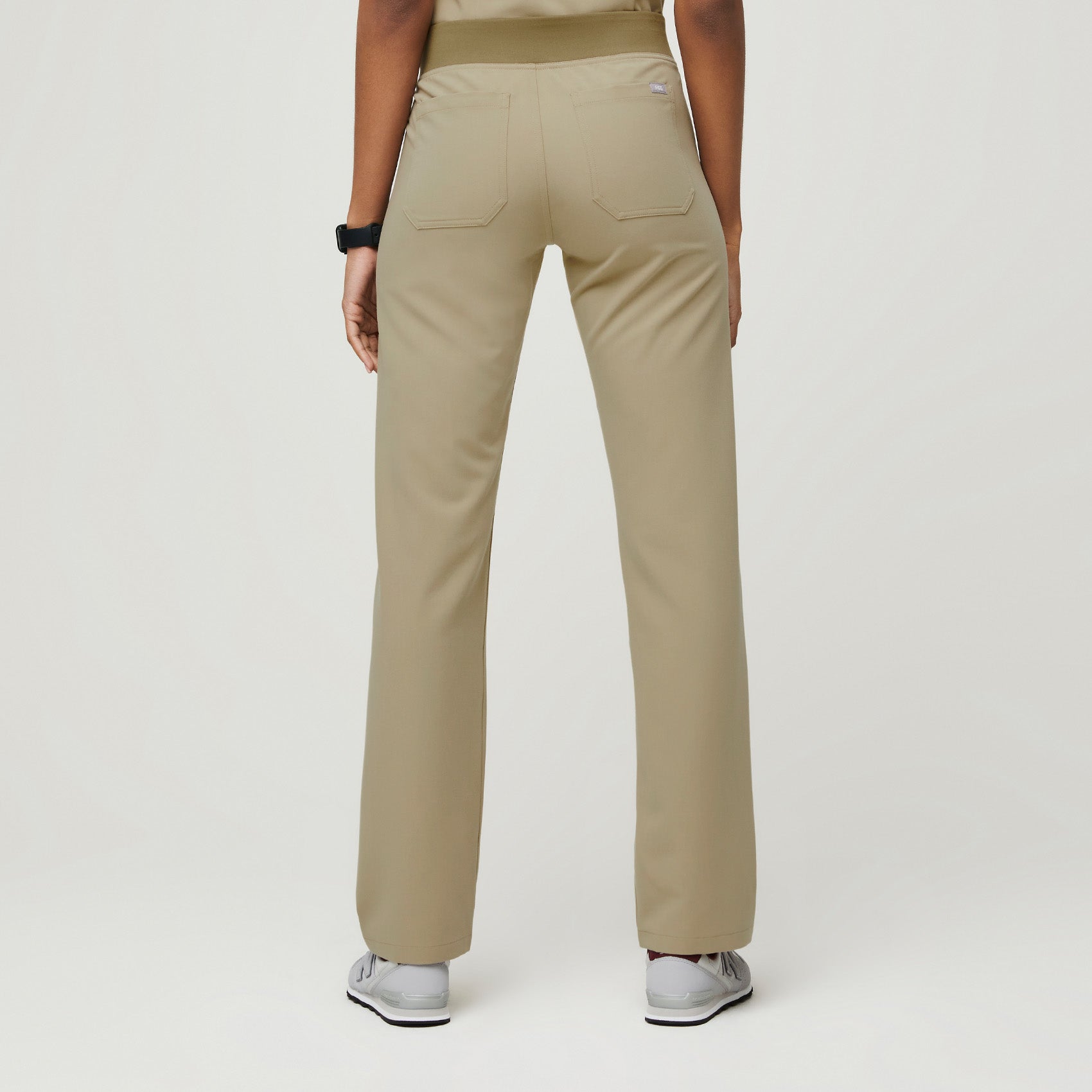 https://cdn.shopify.com/s/files/1/0139/8942/products/Womens-Livingston-Scrub-Pant_dustysand-4.jpg?v=1647533124