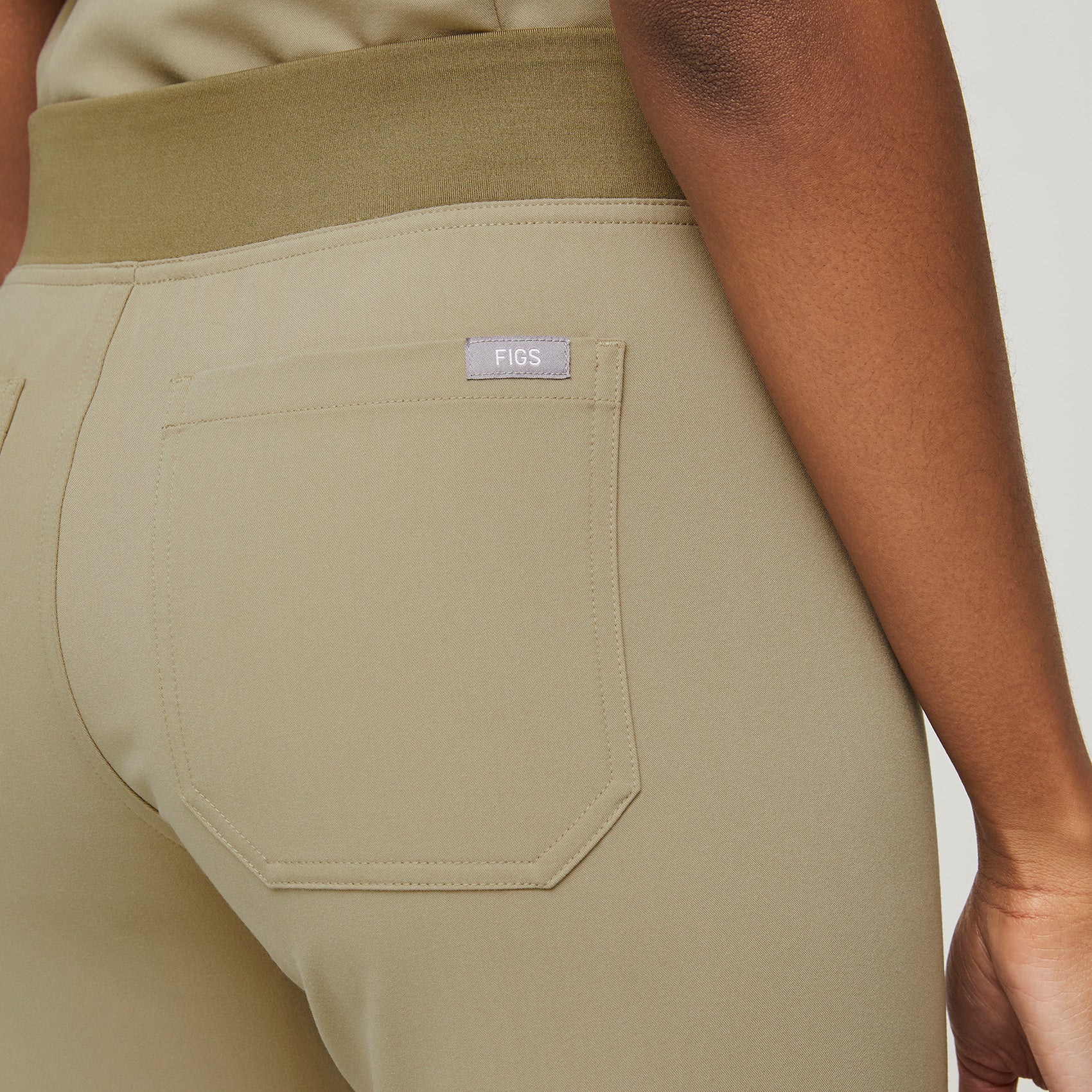 https://cdn.shopify.com/s/files/1/0139/8942/products/Womens-Livingston-Scrub-Pant_dustysand-5.jpg?v=1647533123